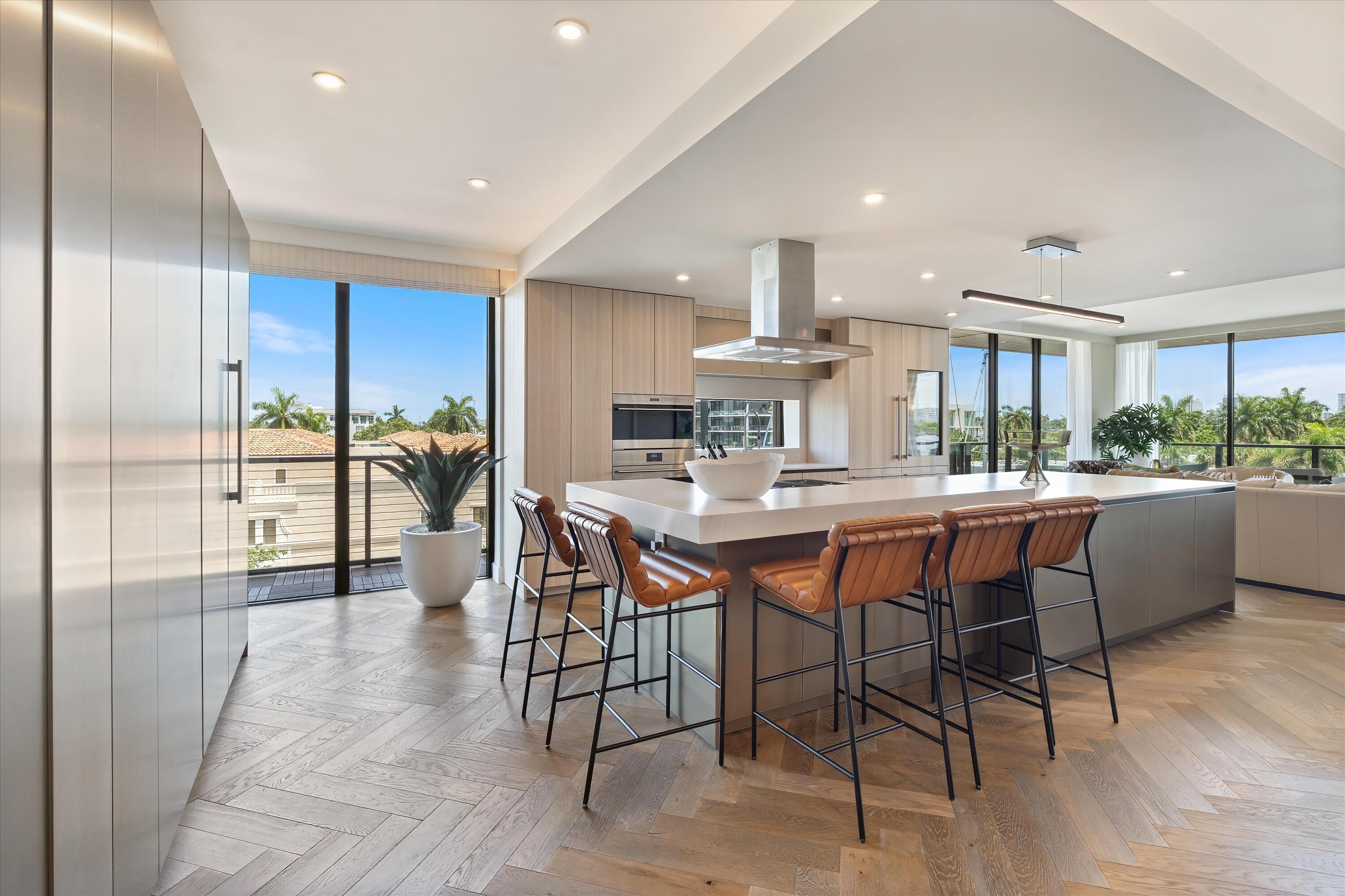 124 HENDRICKS Isle PH401