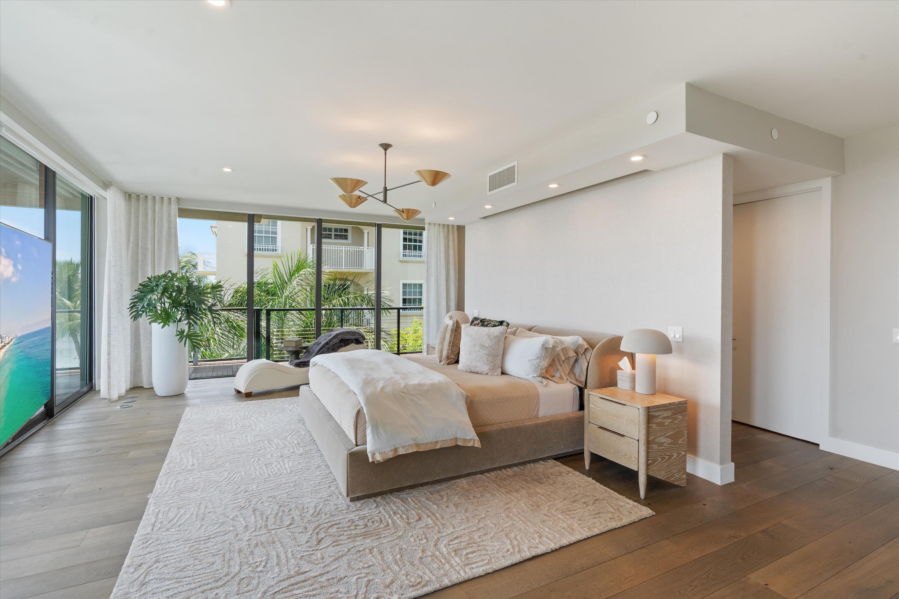 124 HENDRICKS Isle PH401