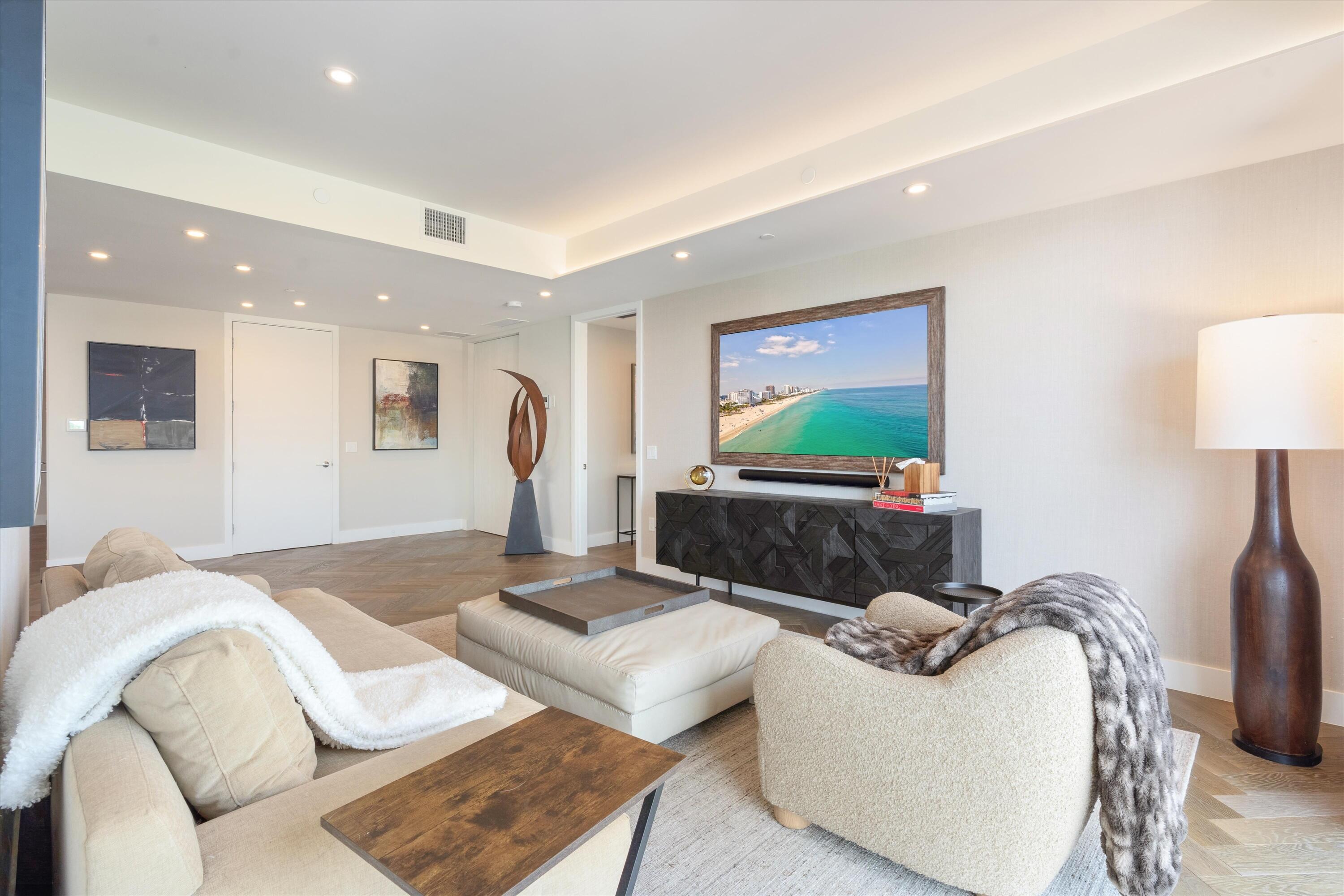 124 HENDRICKS Isle PH401