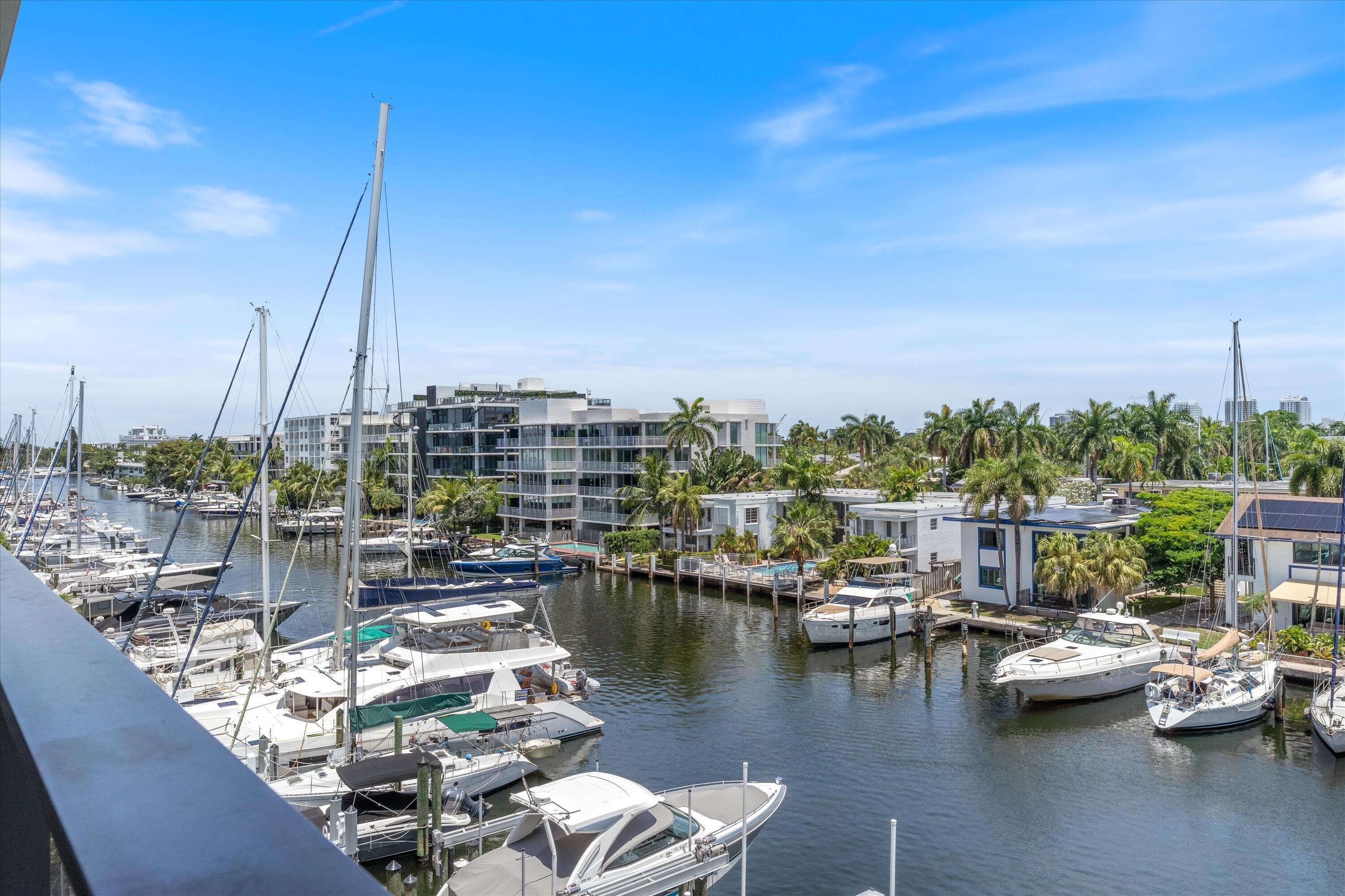 124 HENDRICKS Isle PH401