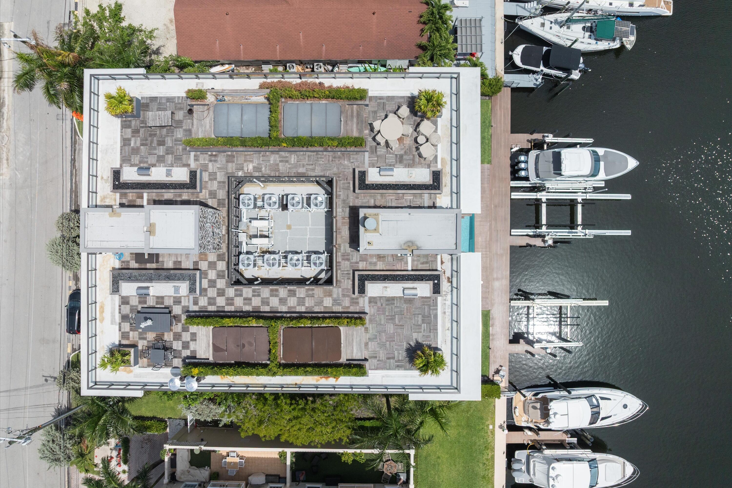 124 HENDRICKS Isle PH401