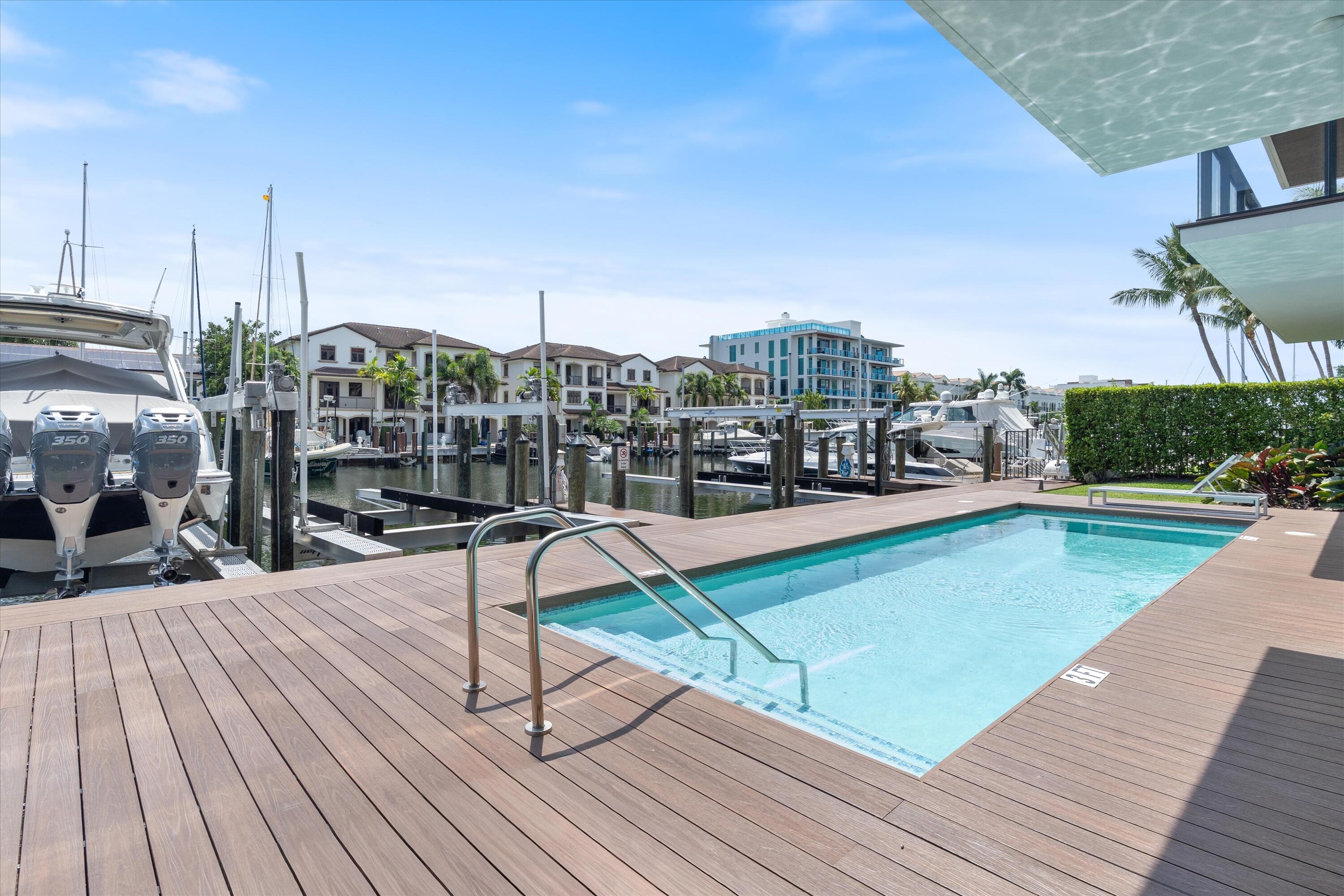 124 HENDRICKS Isle PH401