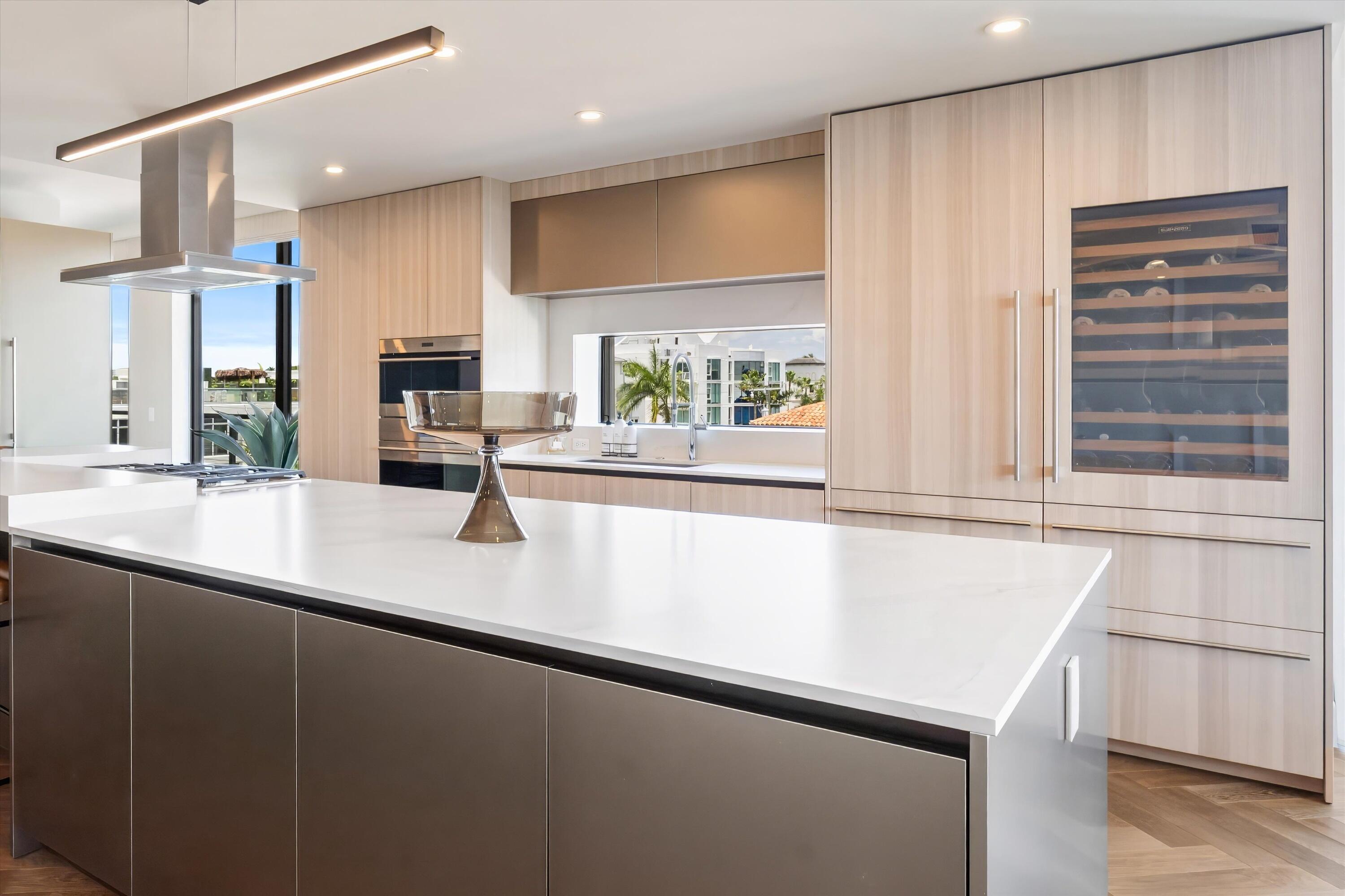 124 HENDRICKS Isle PH401