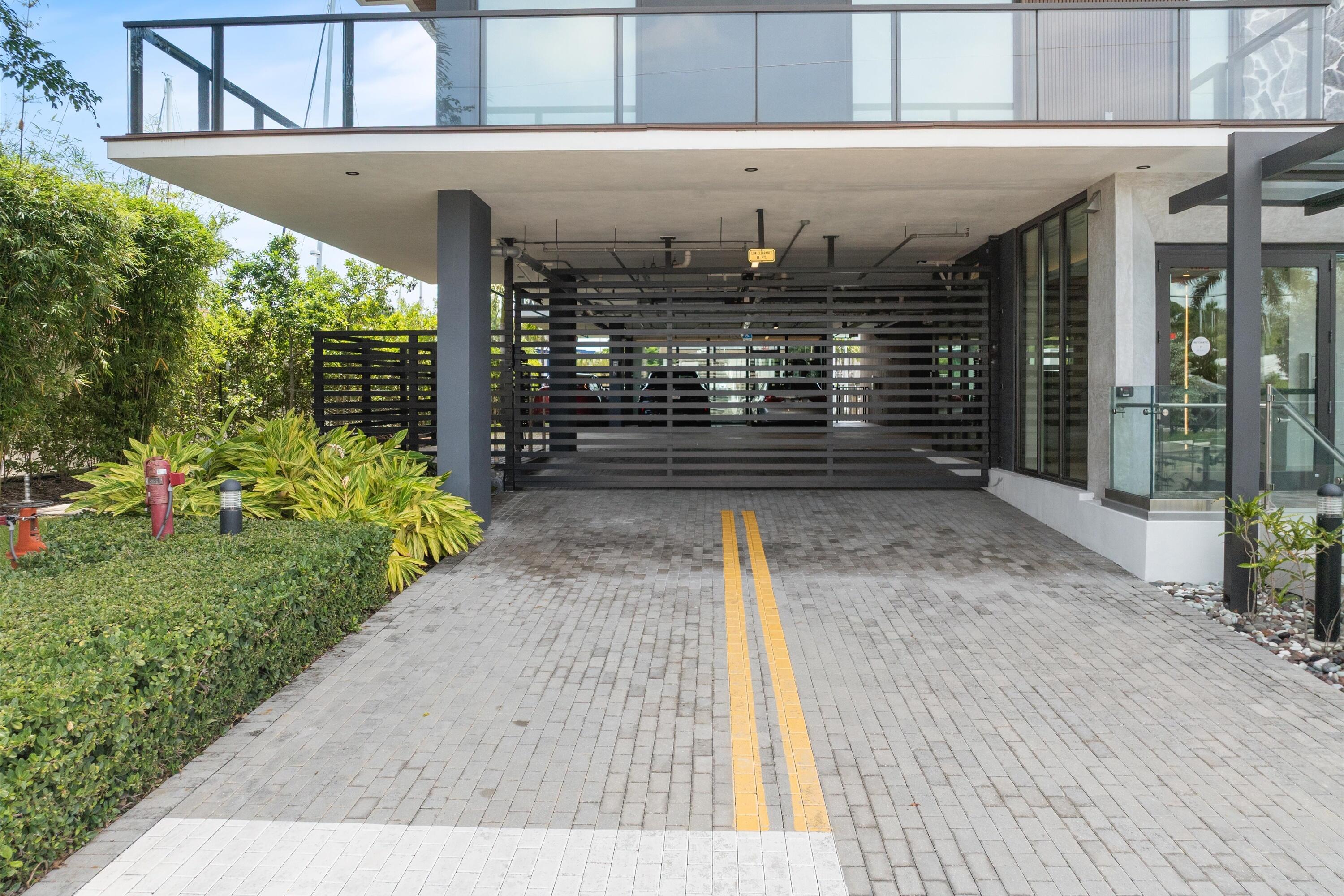 124 HENDRICKS Isle PH401