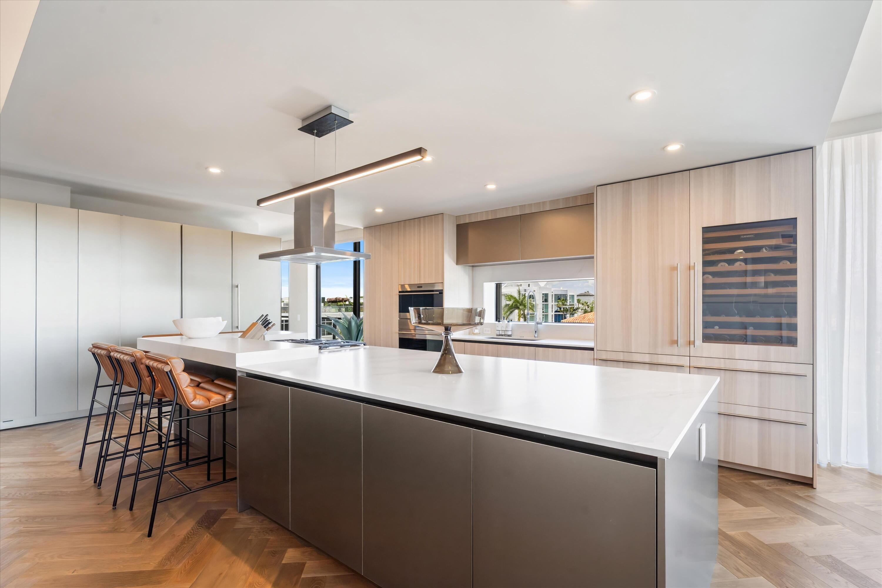 124 HENDRICKS Isle PH401