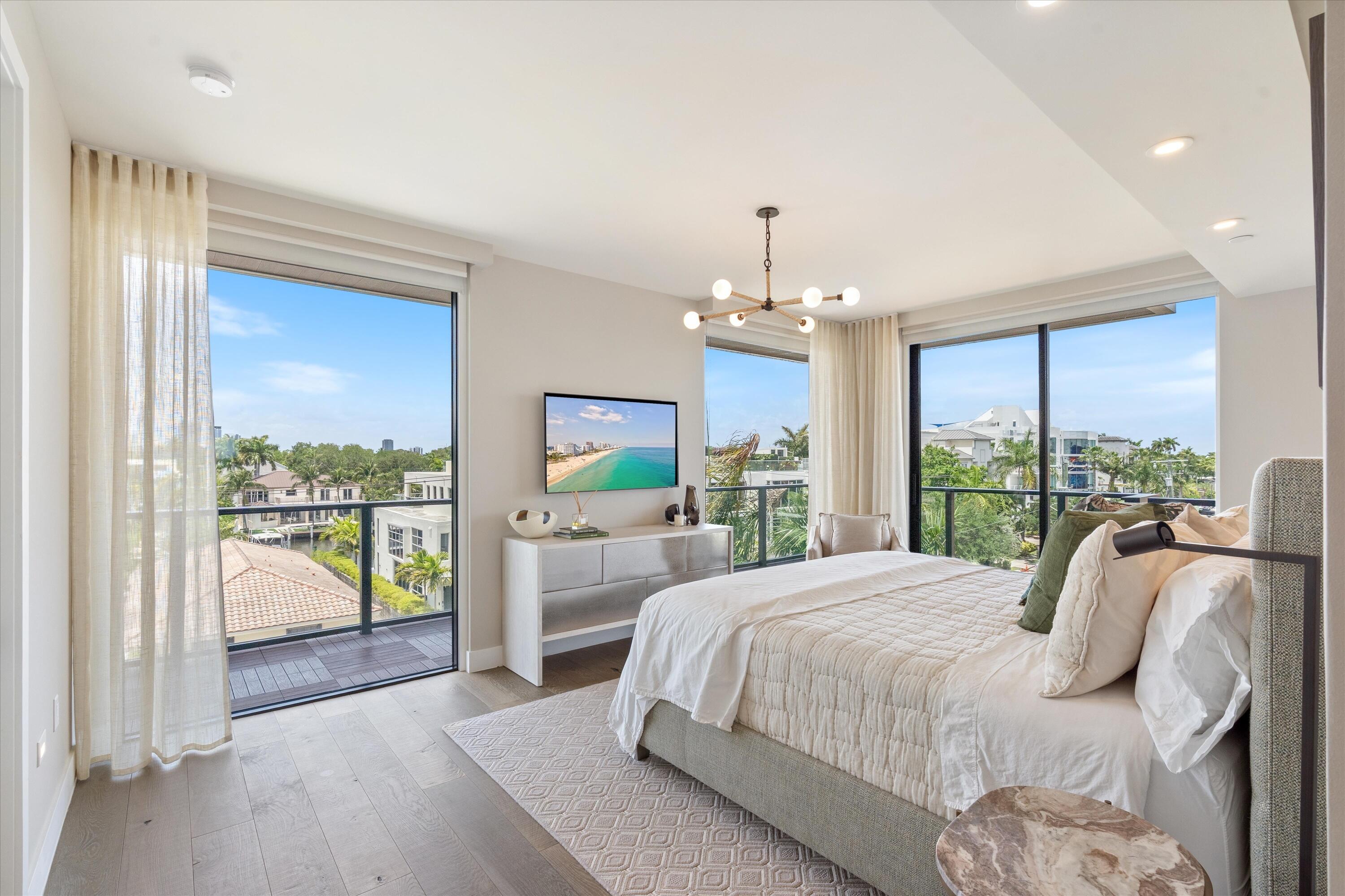 124 HENDRICKS Isle PH401