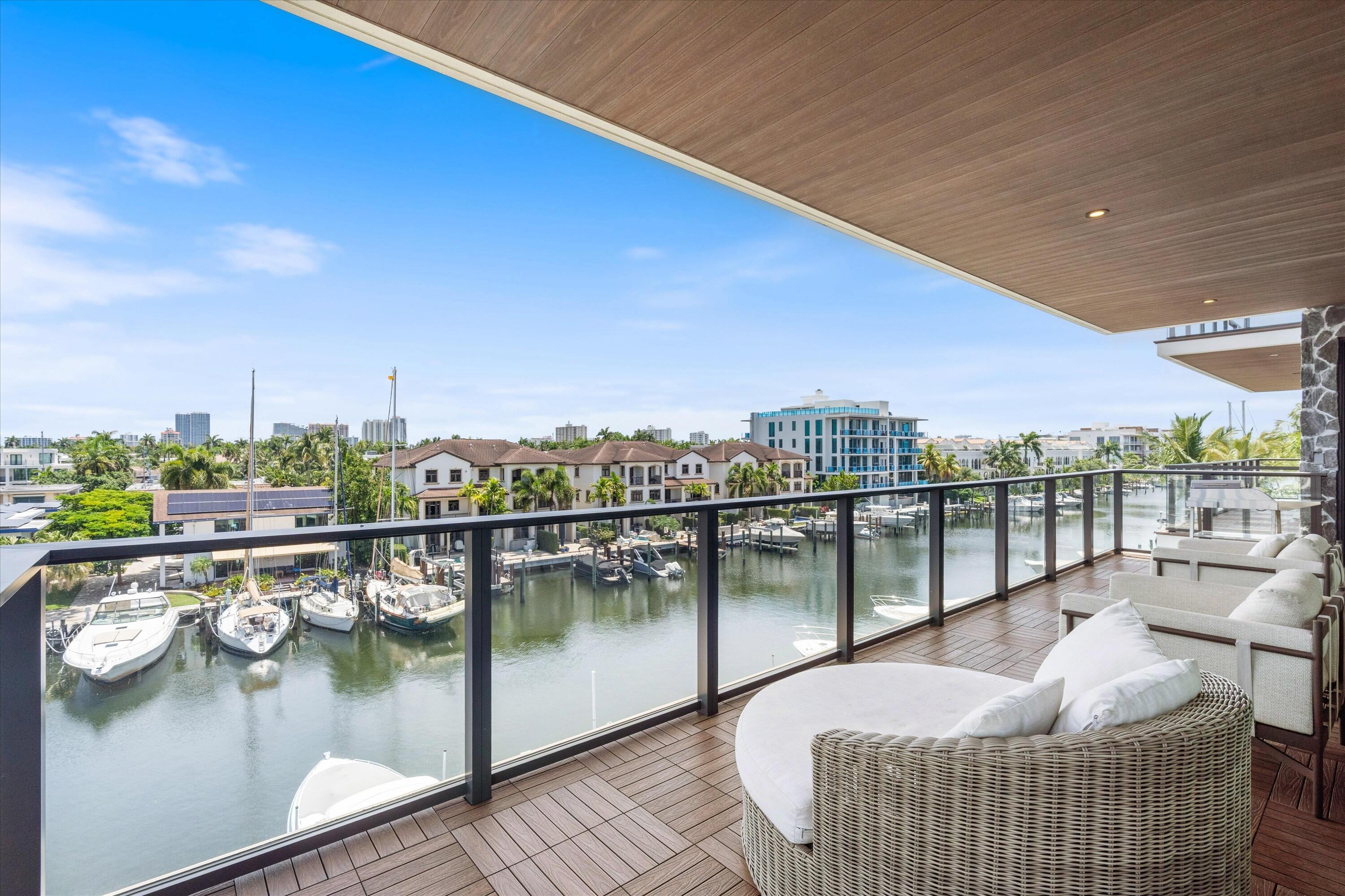 124 HENDRICKS Isle PH401