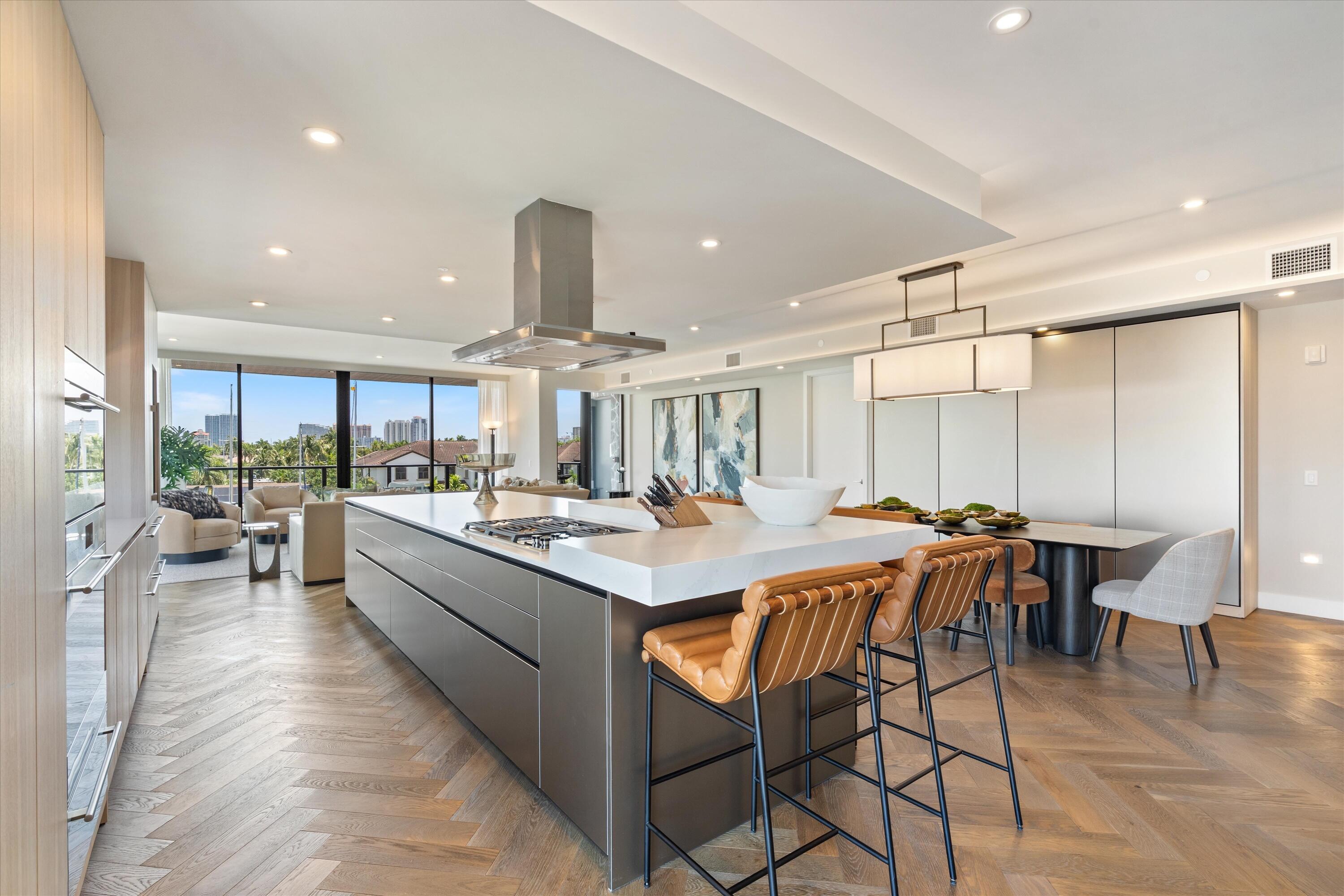 124 HENDRICKS Isle PH401