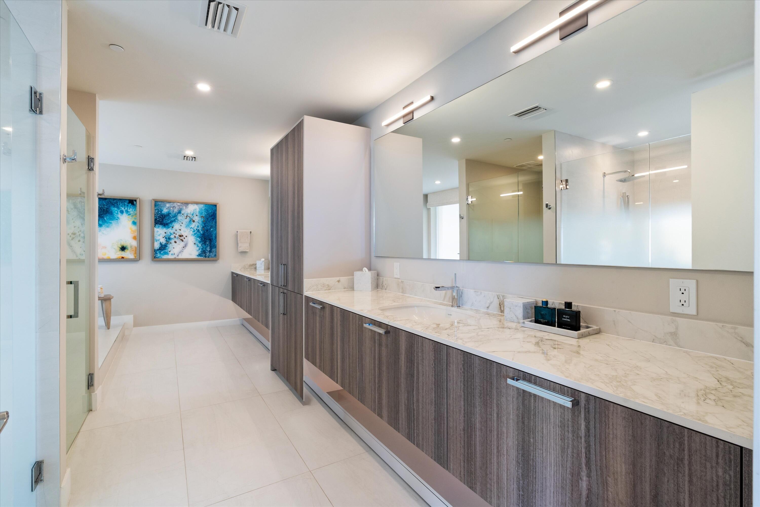 124 HENDRICKS Isle PH401