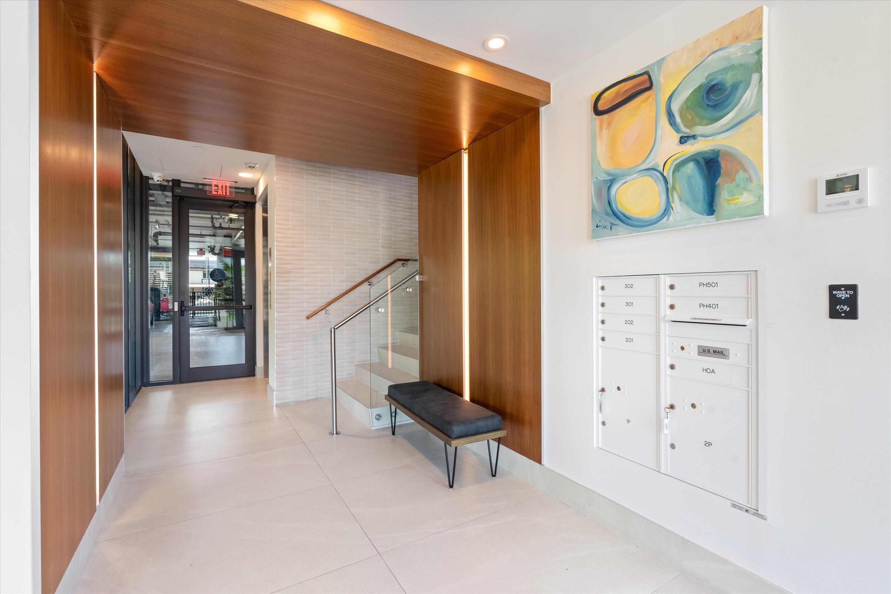 124 HENDRICKS Isle PH401