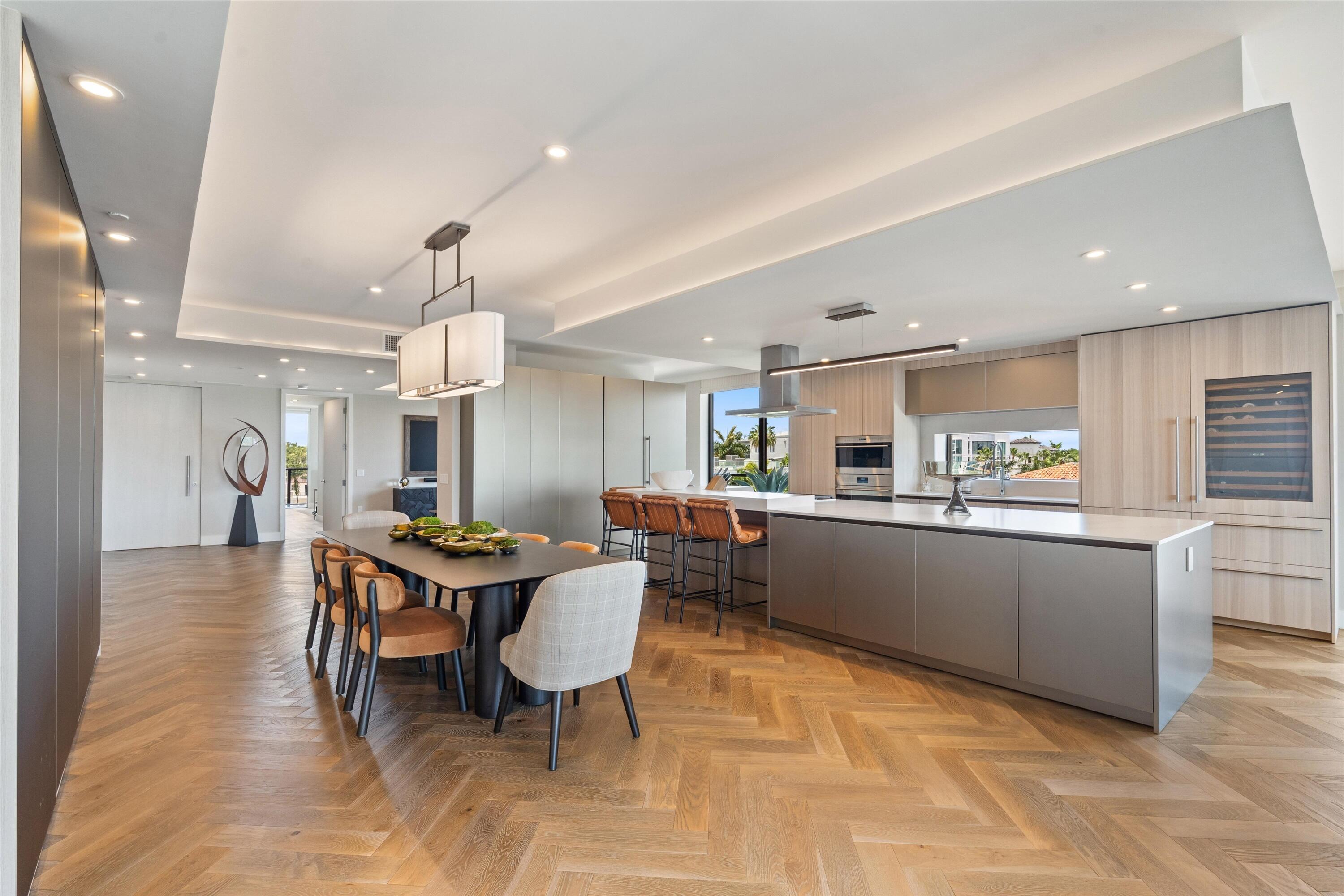 124 HENDRICKS Isle PH401