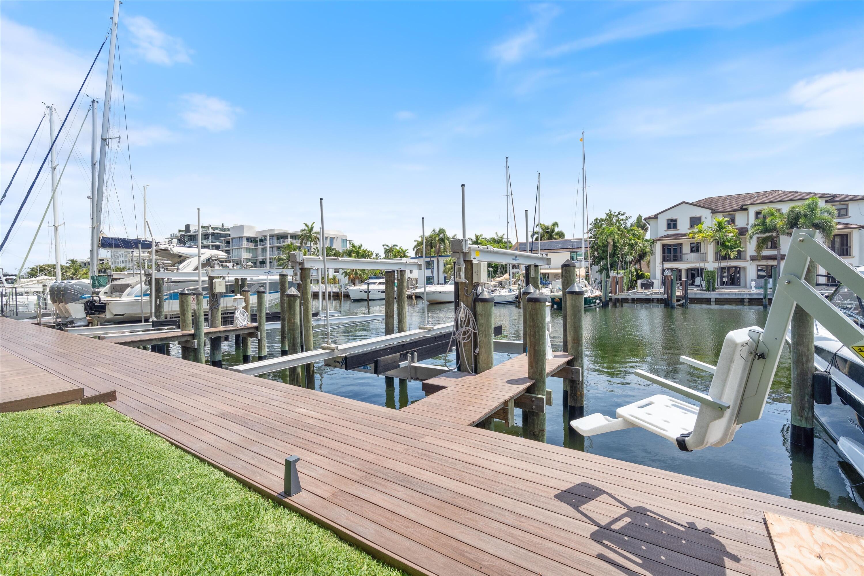 124 HENDRICKS Isle PH401