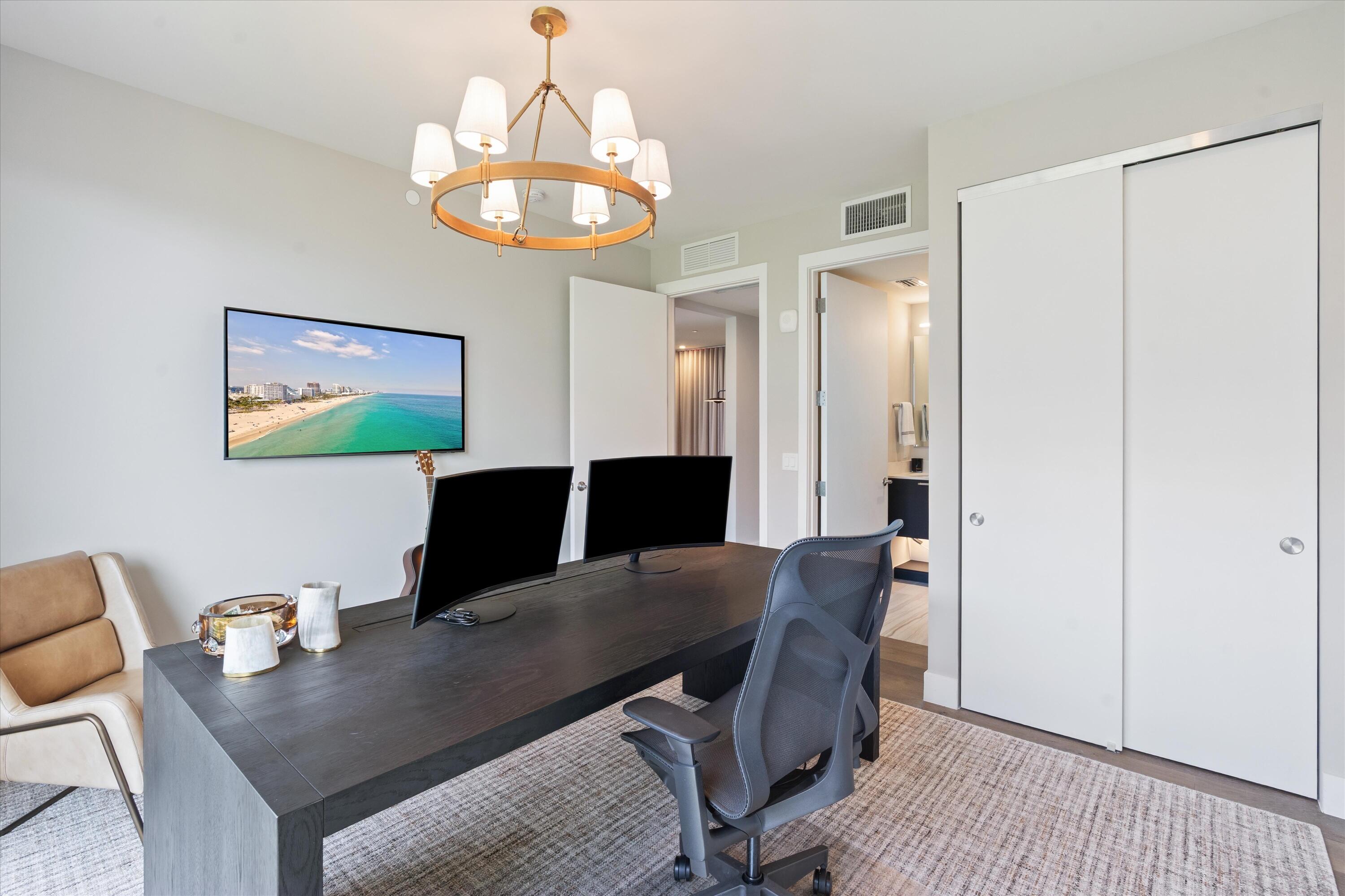 124 HENDRICKS Isle PH401