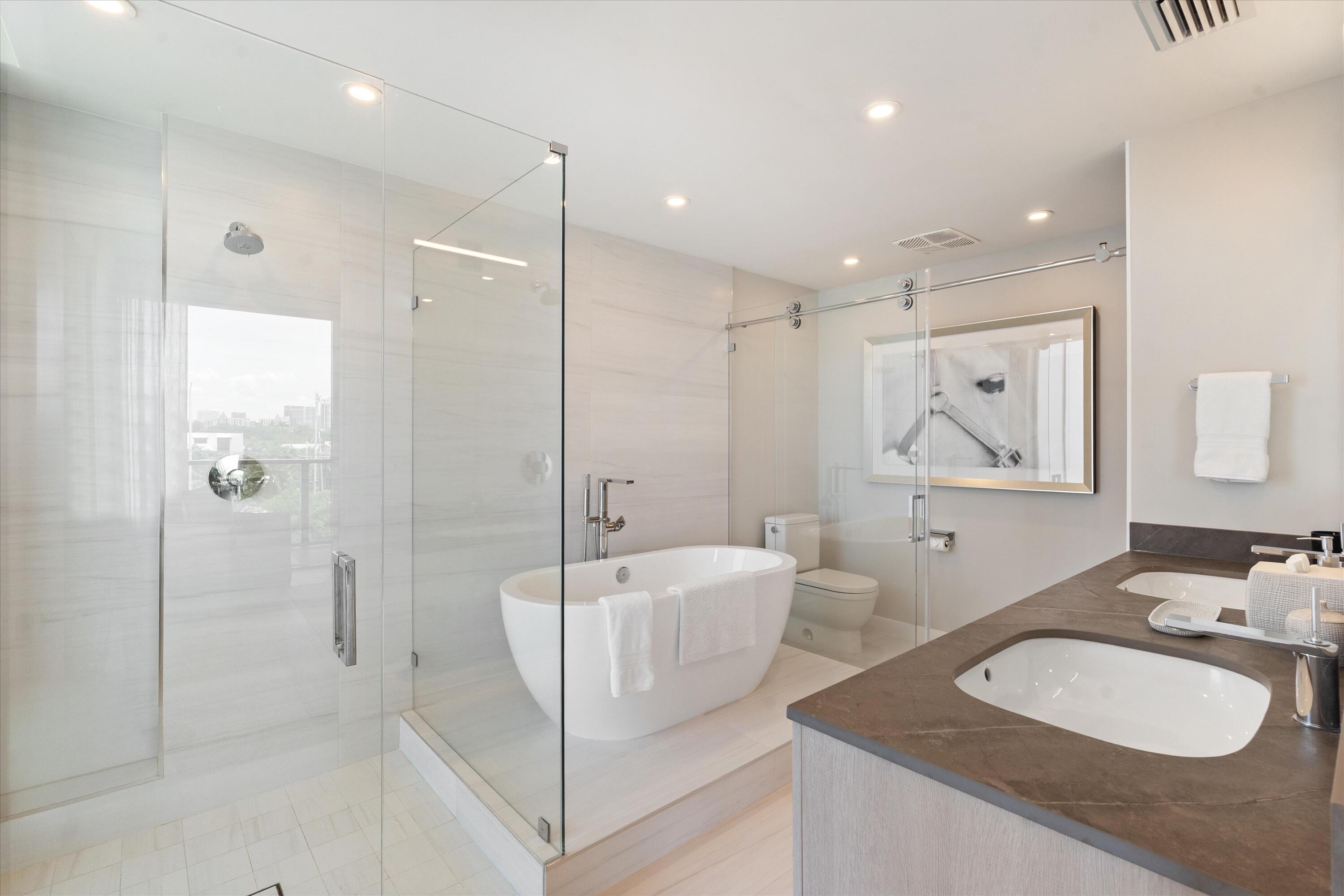 124 HENDRICKS Isle PH401
