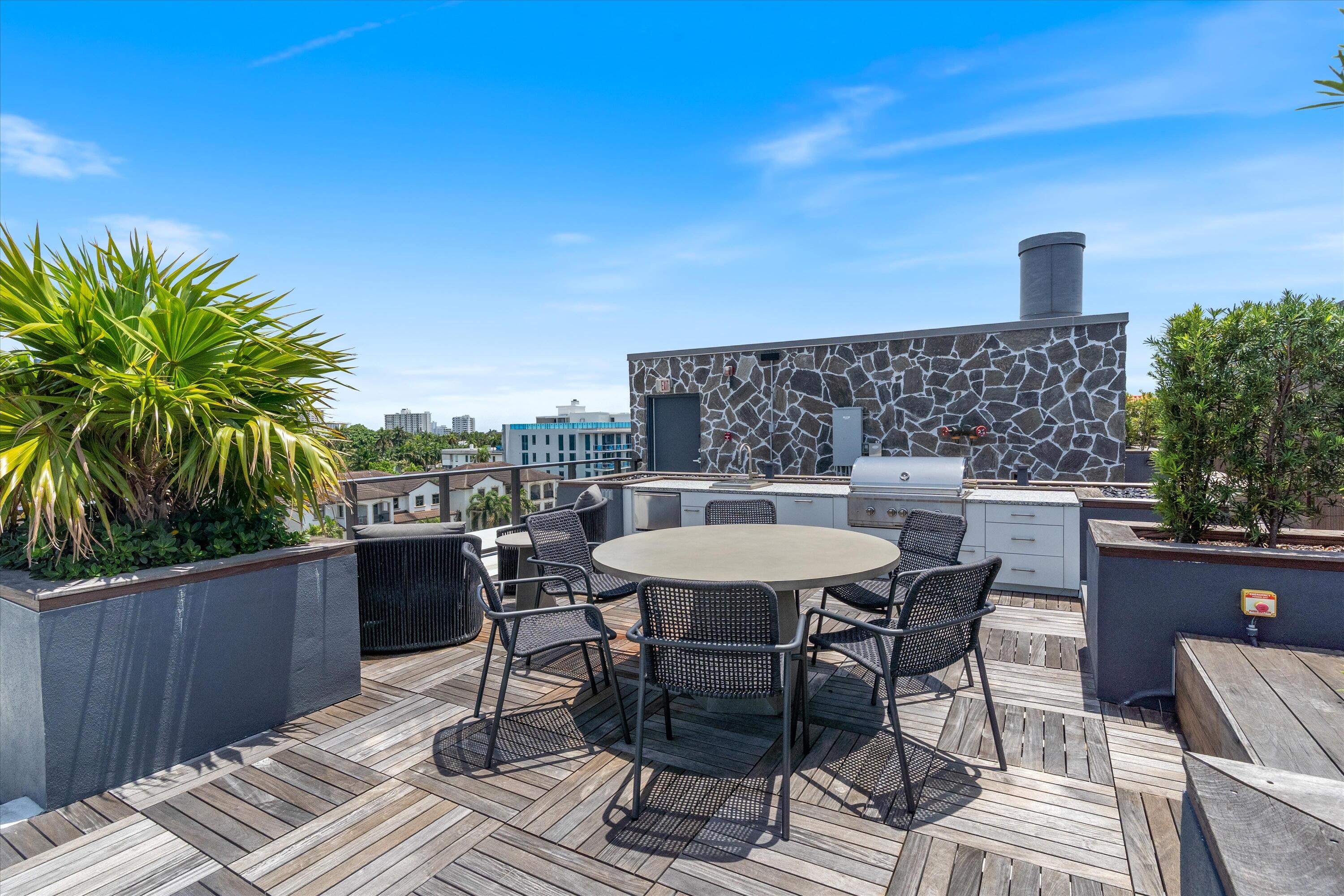 124 HENDRICKS Isle PH401