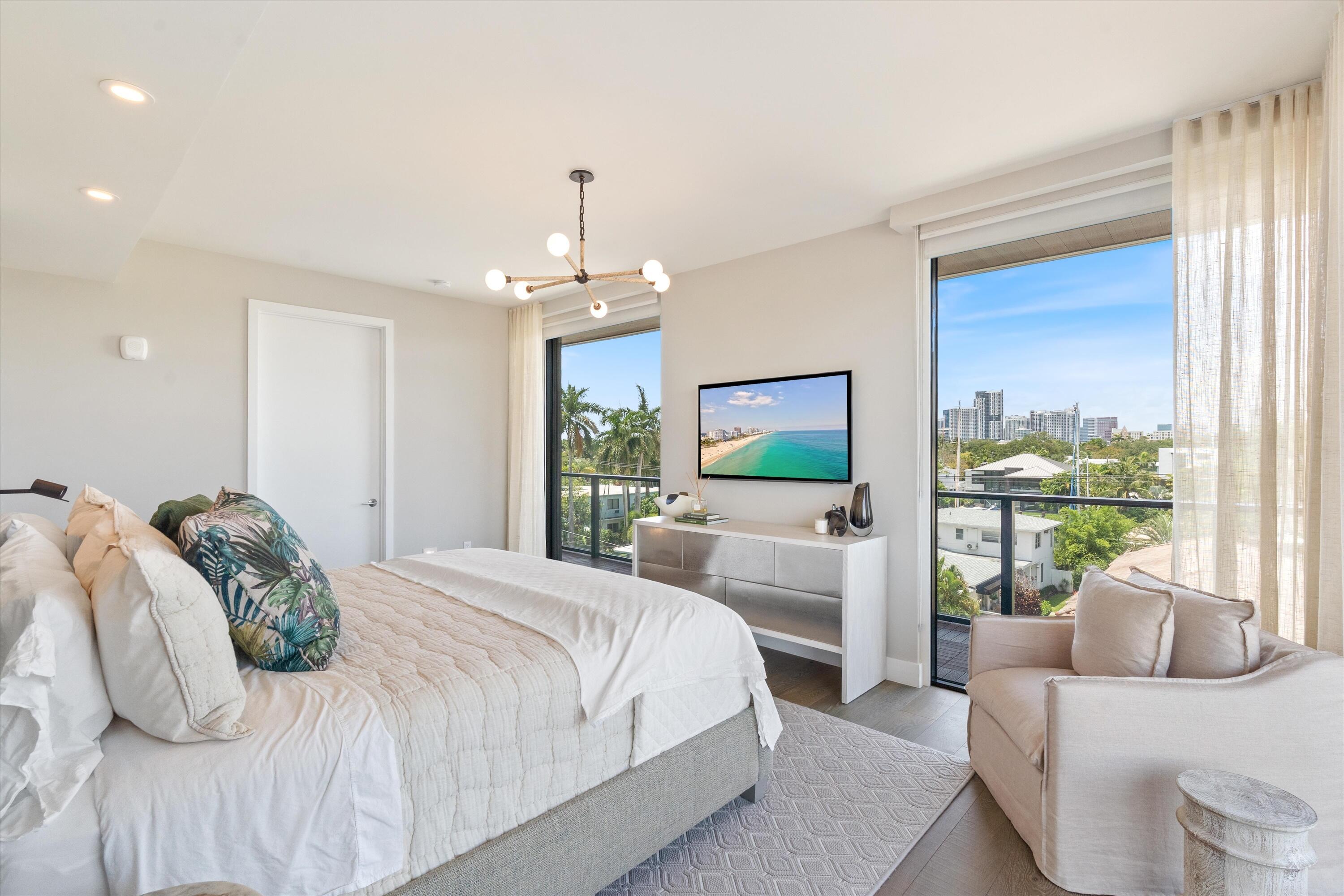 124 HENDRICKS Isle PH401