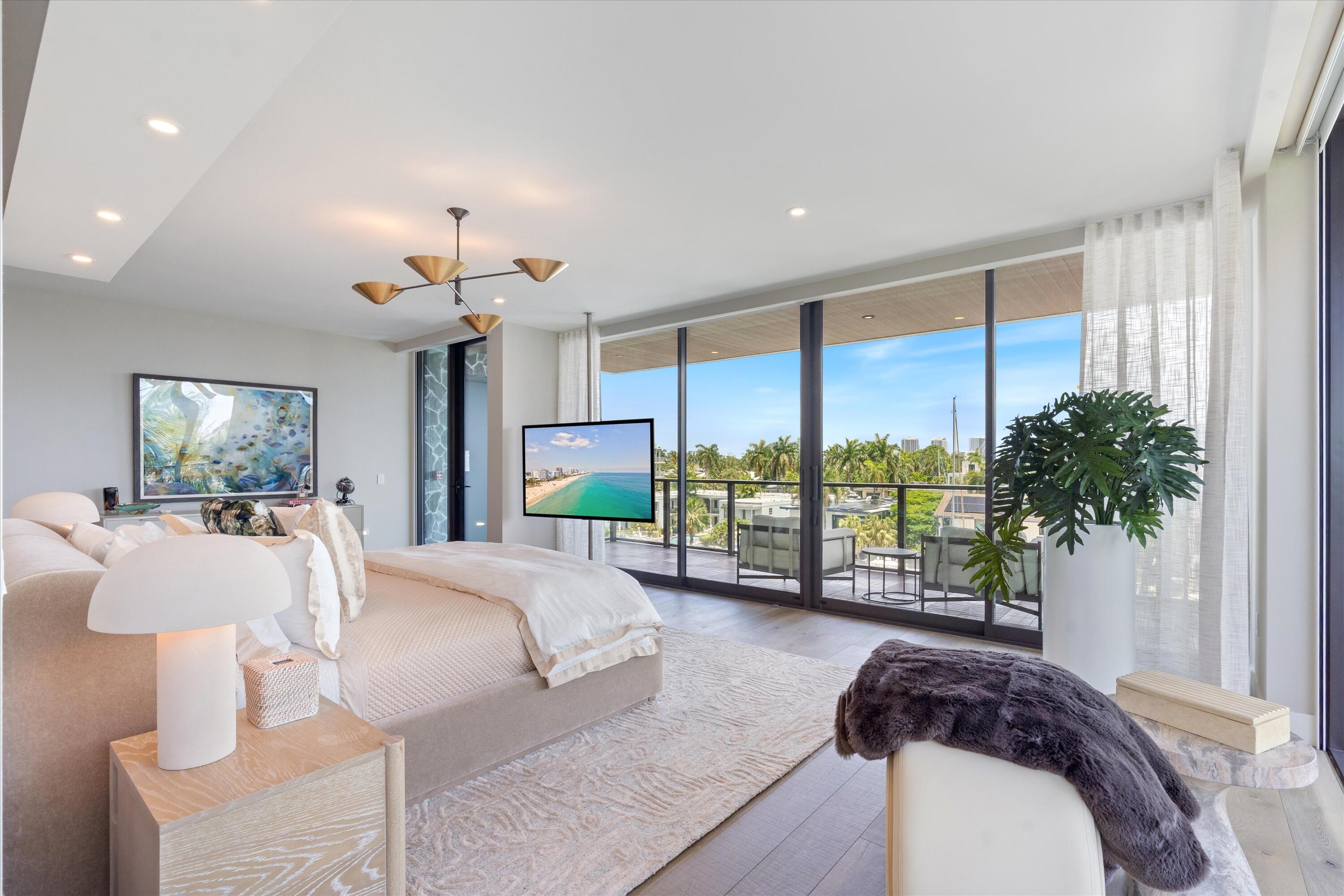 124 HENDRICKS Isle PH401