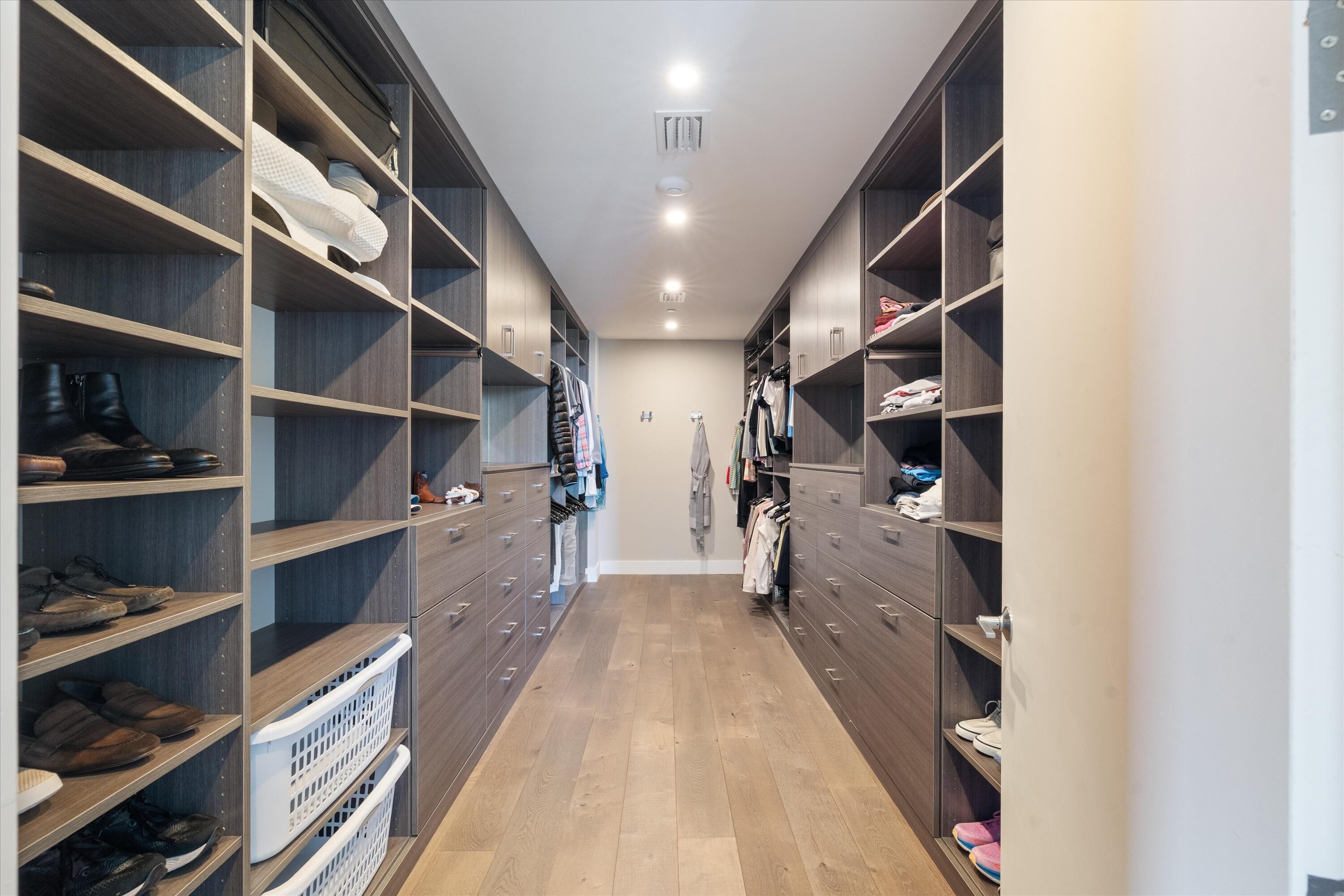 124 HENDRICKS Isle PH401