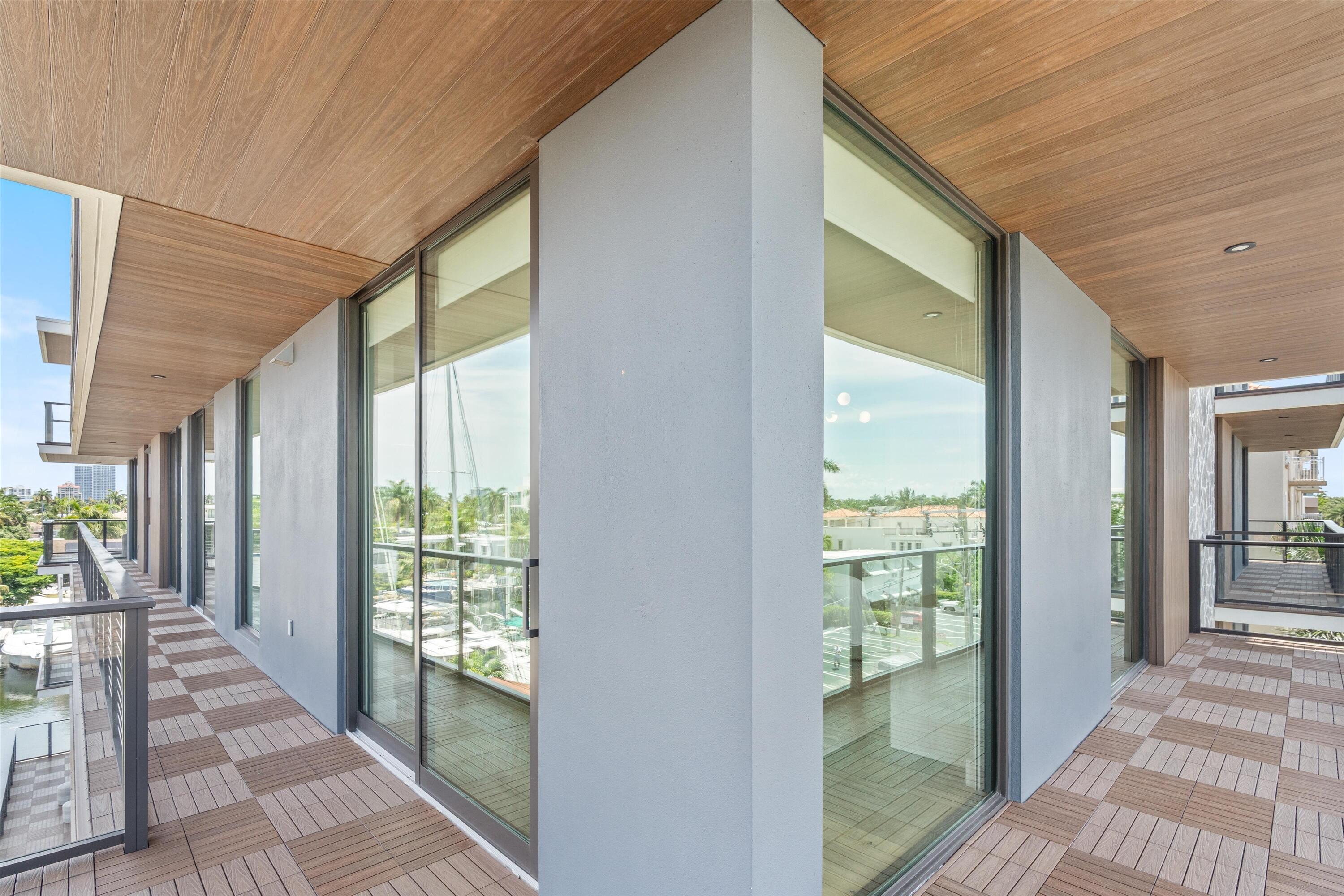 124 HENDRICKS Isle PH401