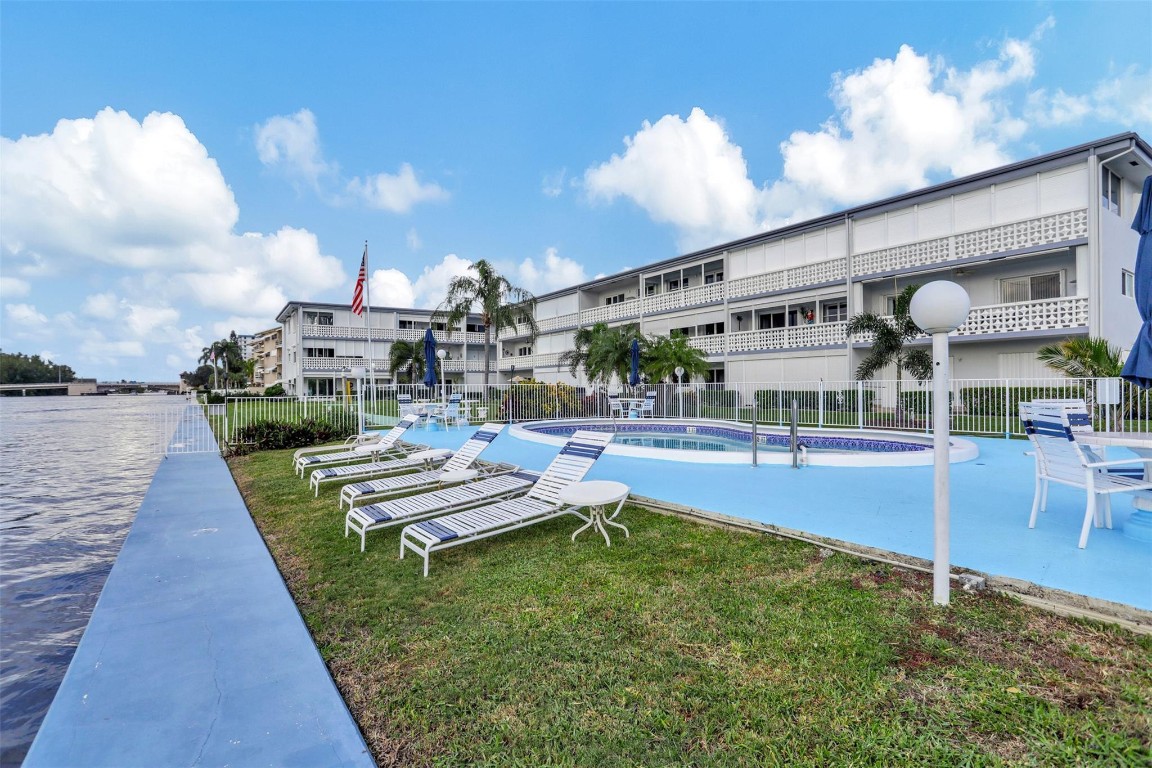 1001 N Riverside Dr 204