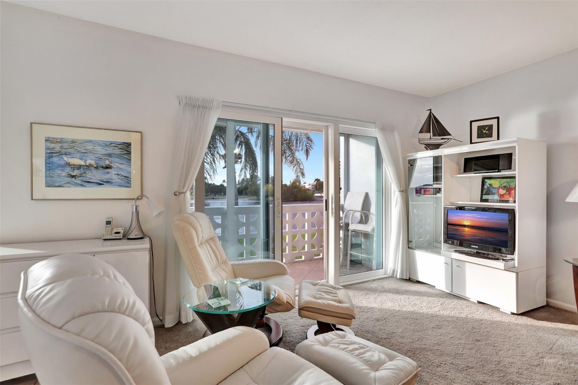 1001 N Riverside Dr 204