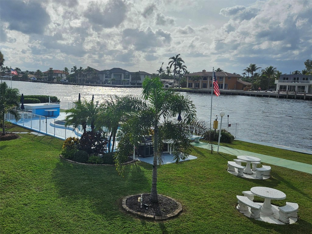 1001 N Riverside Dr 204