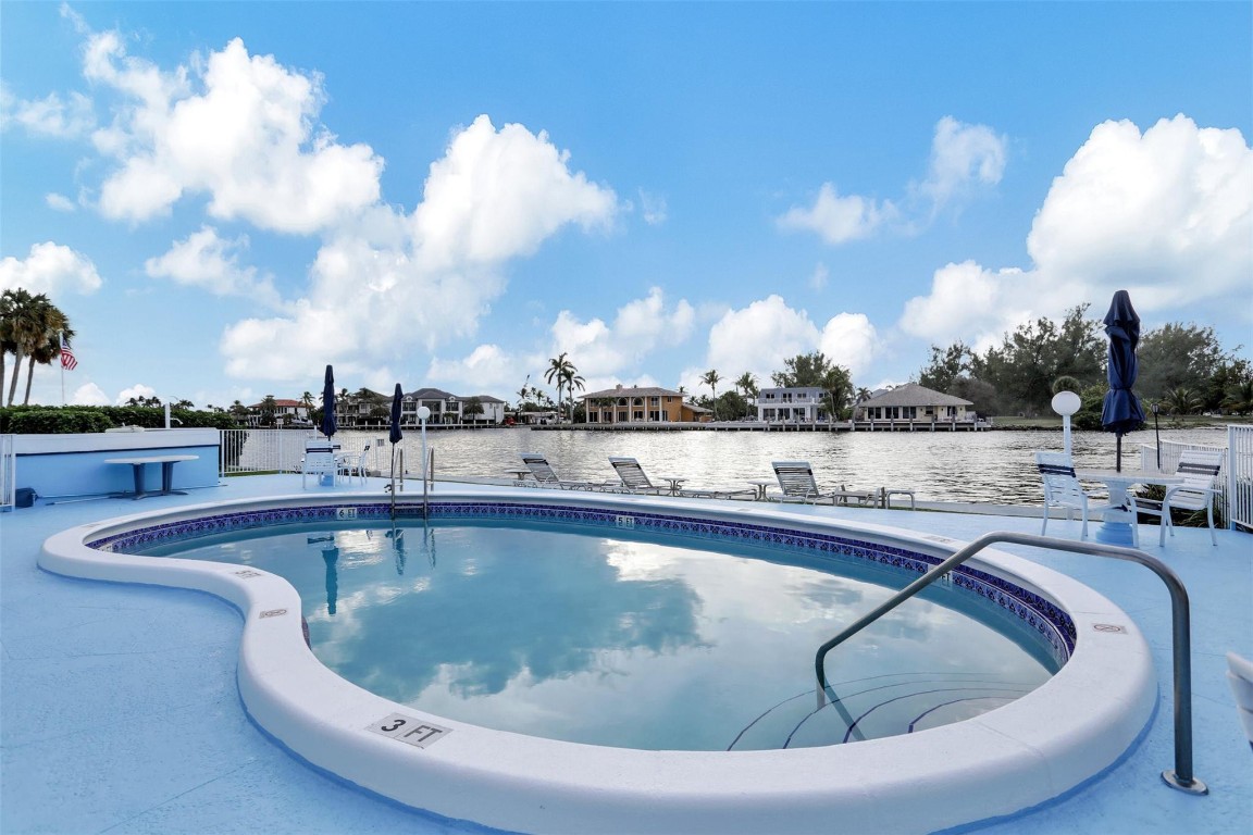 1001 N Riverside Dr 204