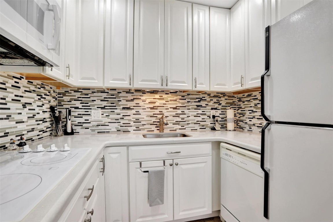 1001 N Riverside Dr 204