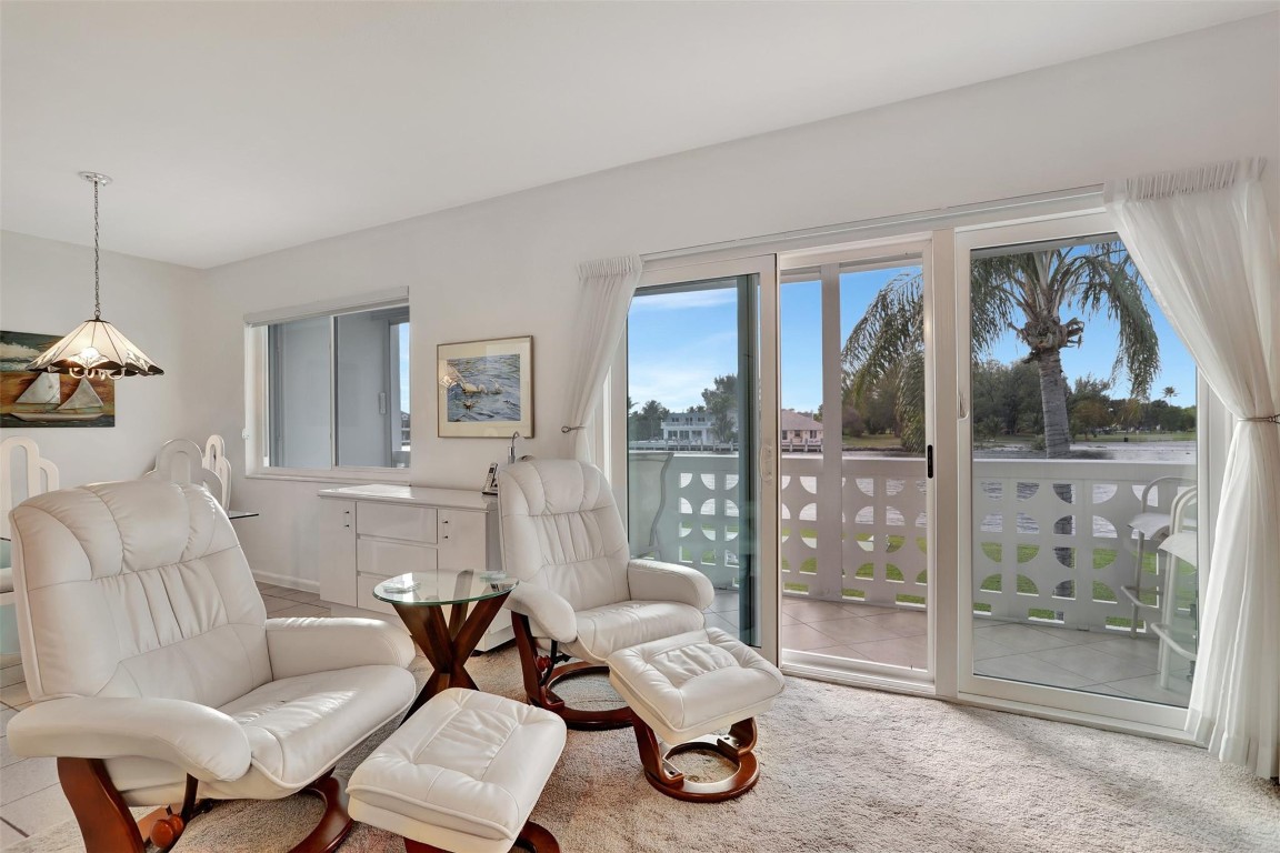 1001 N Riverside Dr 204