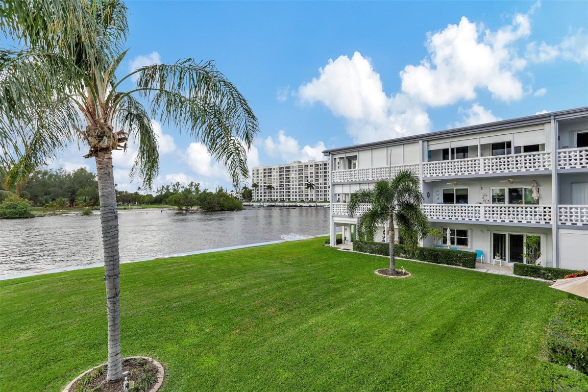 1001 N Riverside Dr 204