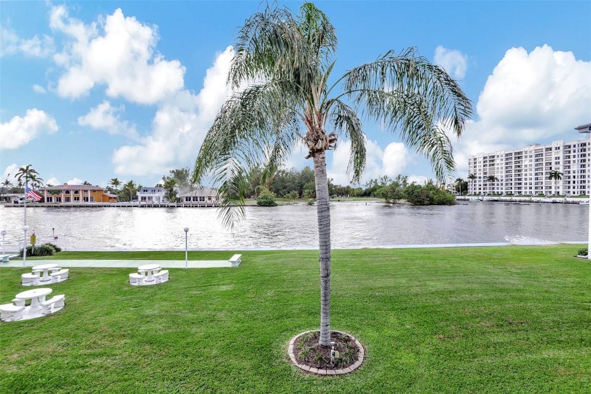 1001 N Riverside Dr 204