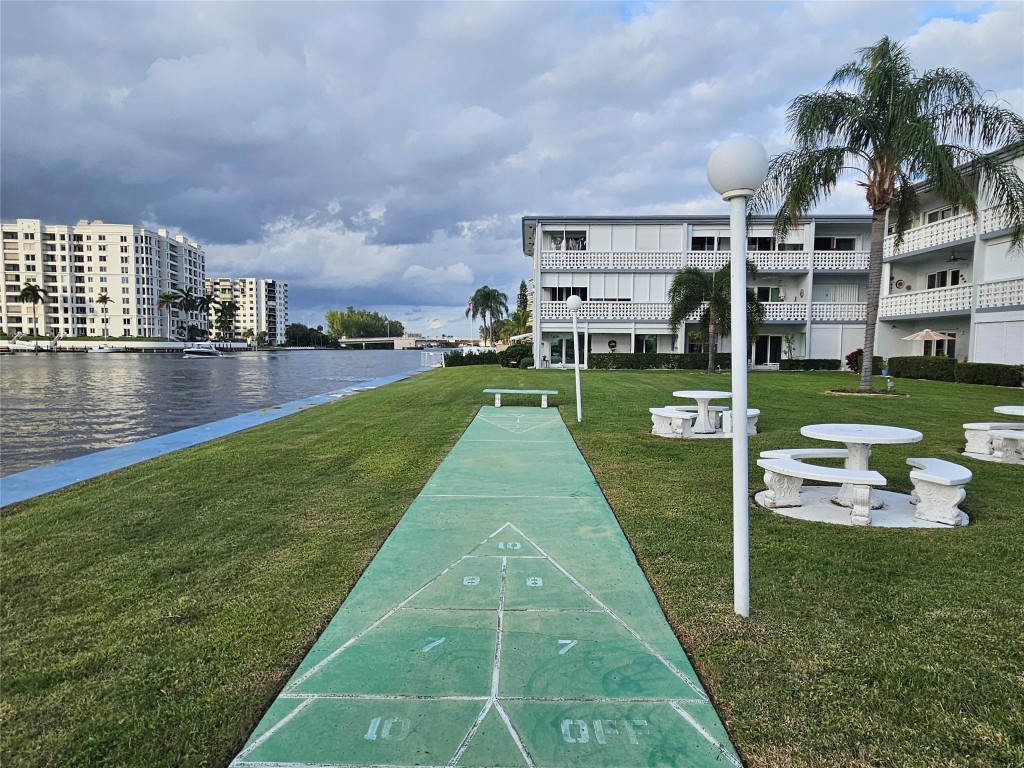 1001 N Riverside Dr 204