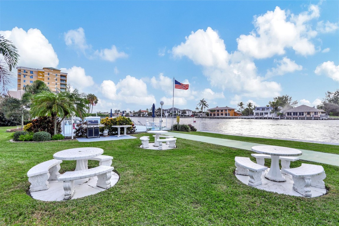 1001 N Riverside Dr 204