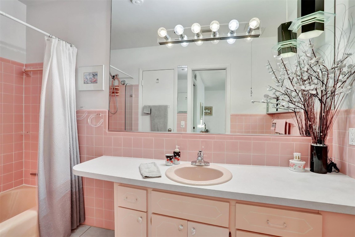 1001 N Riverside Dr 204