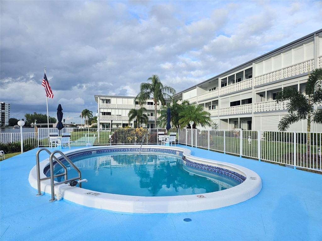 1001 N Riverside Dr 204