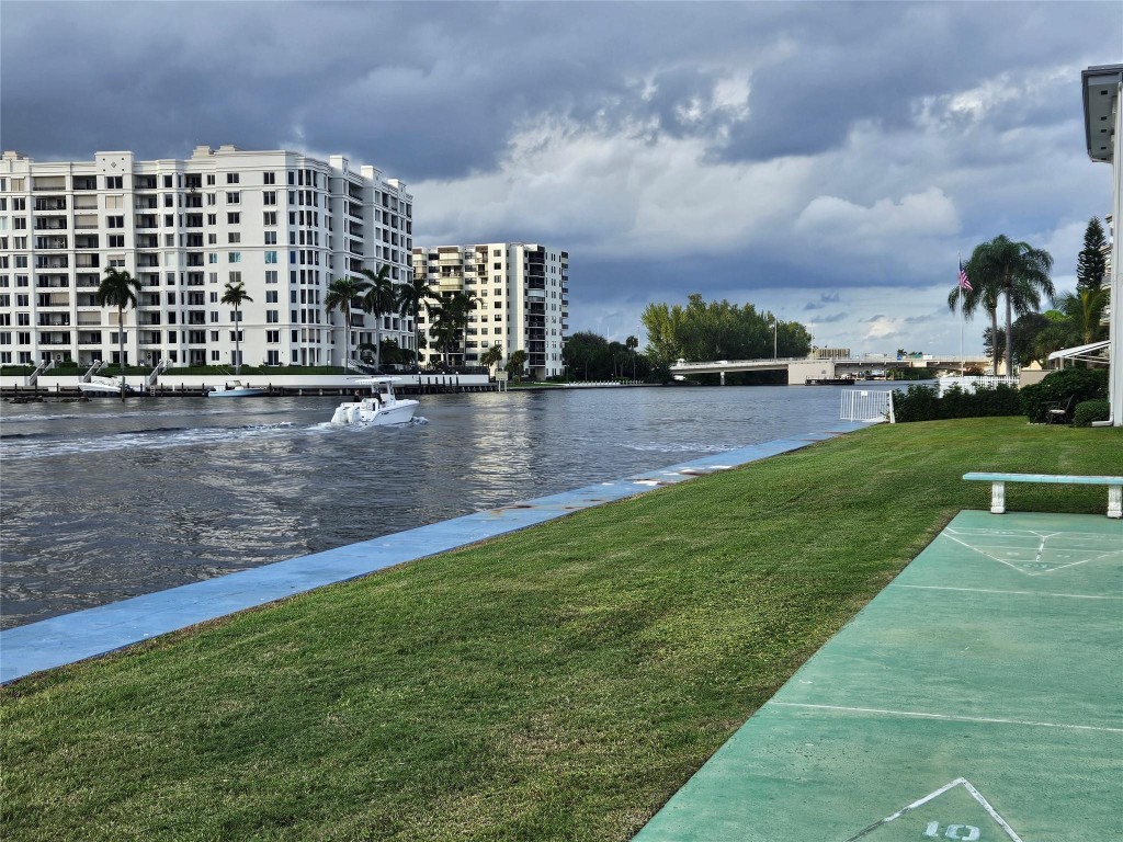 1001 N Riverside Dr 204