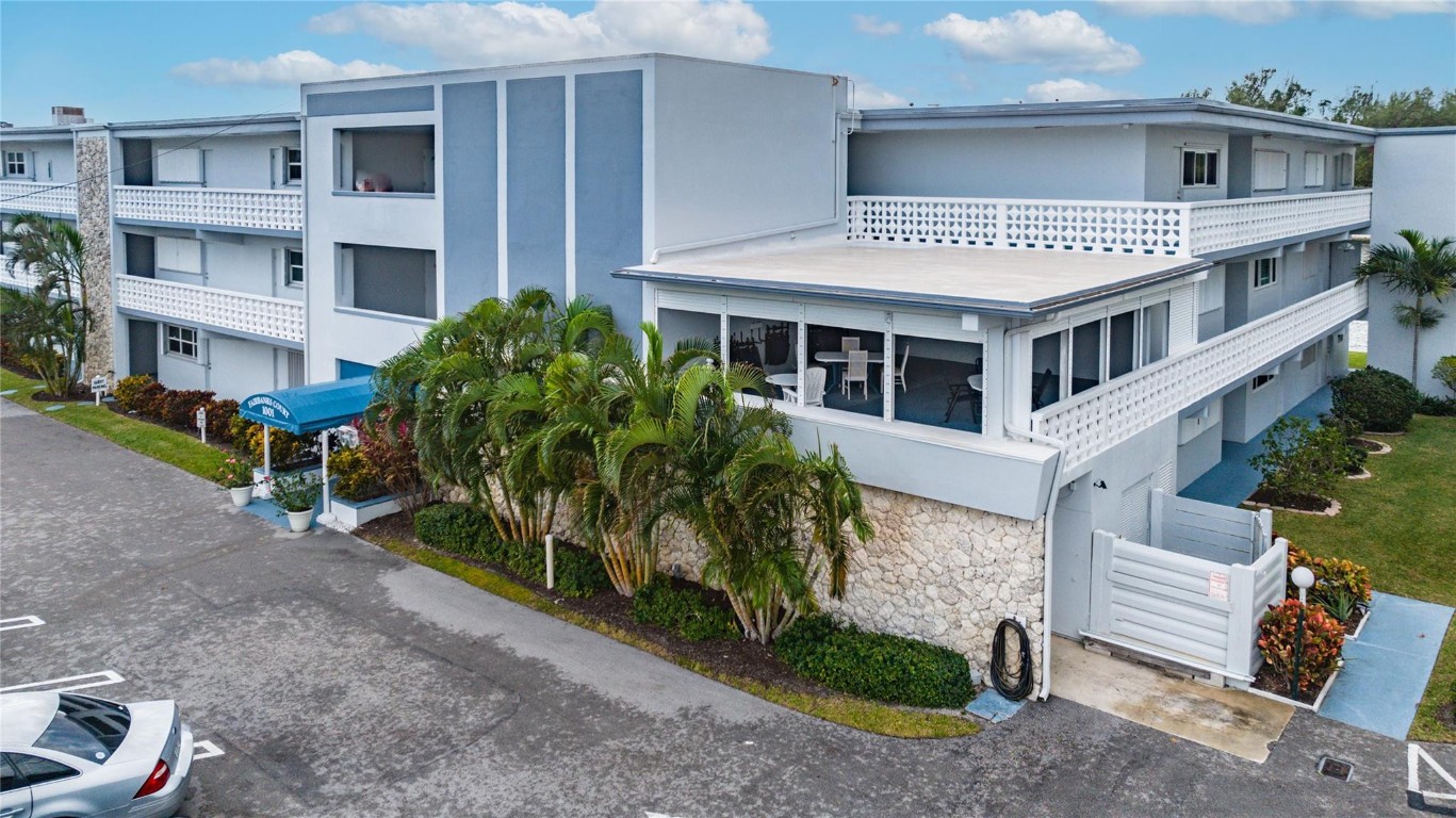 1001 N Riverside Dr 204