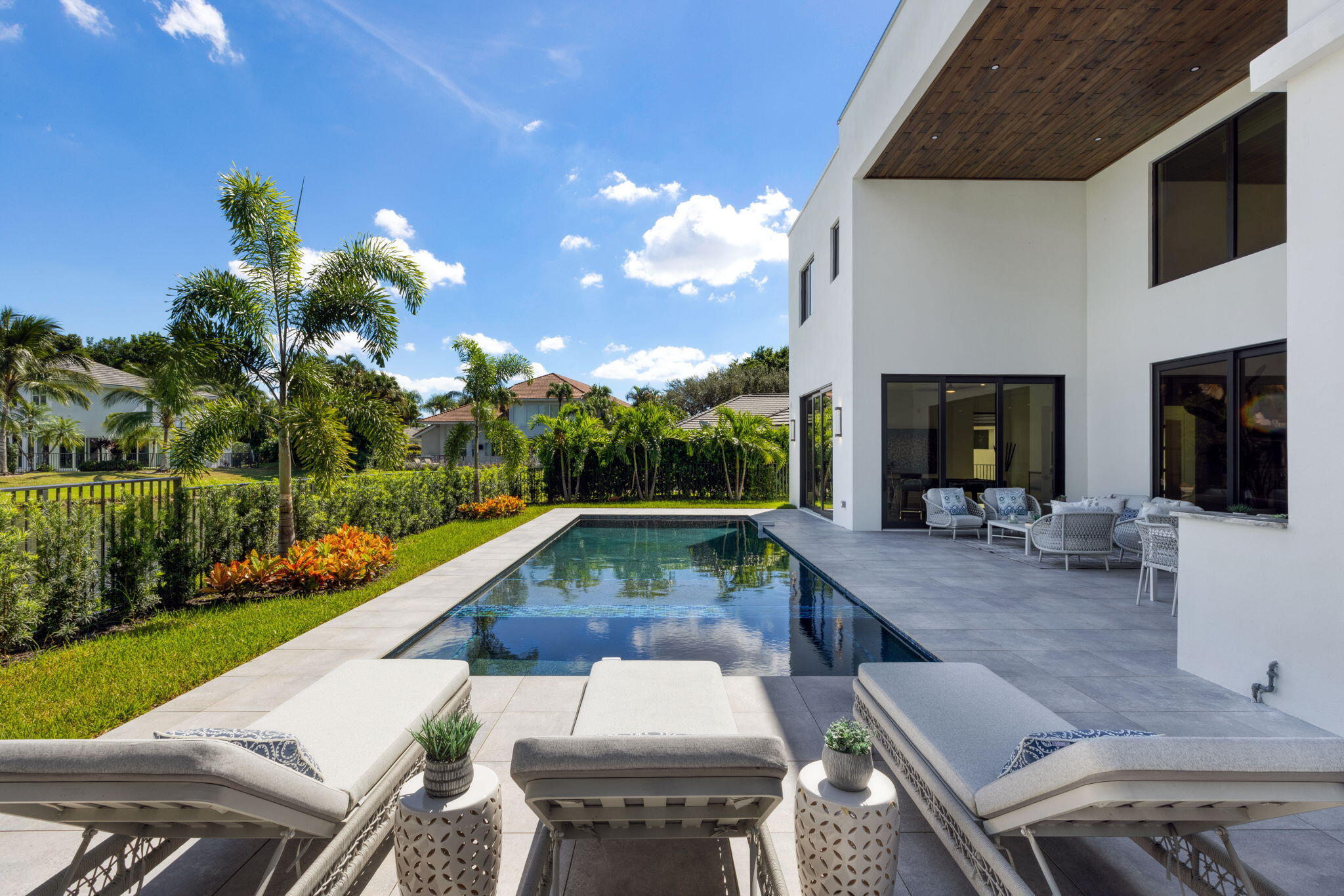 5756 Paddington Way