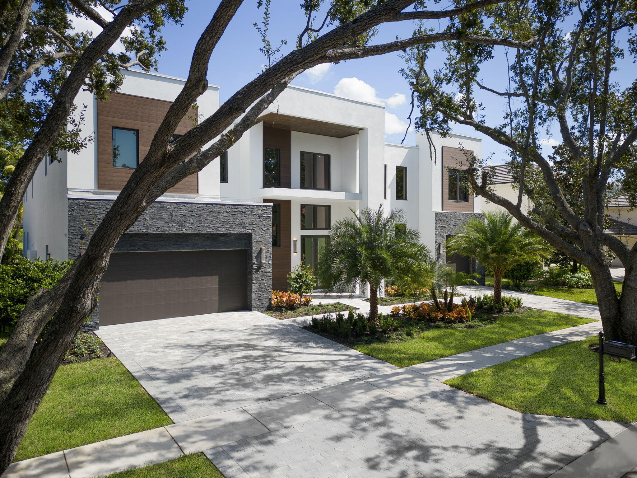 5756 Paddington Way