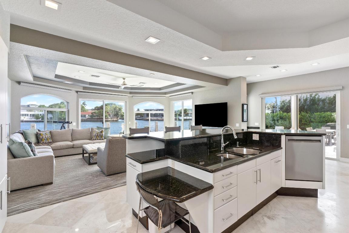 660 Golden Harbour Drive