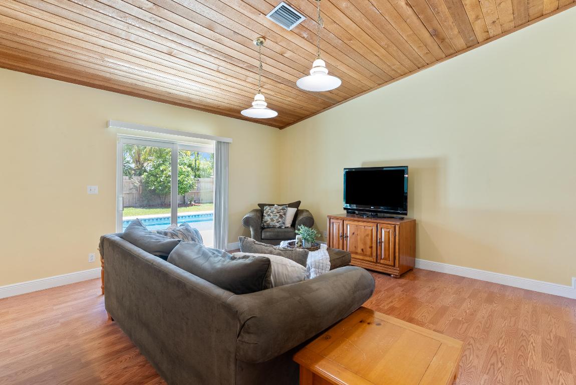 3720 Sherwood Boulevard