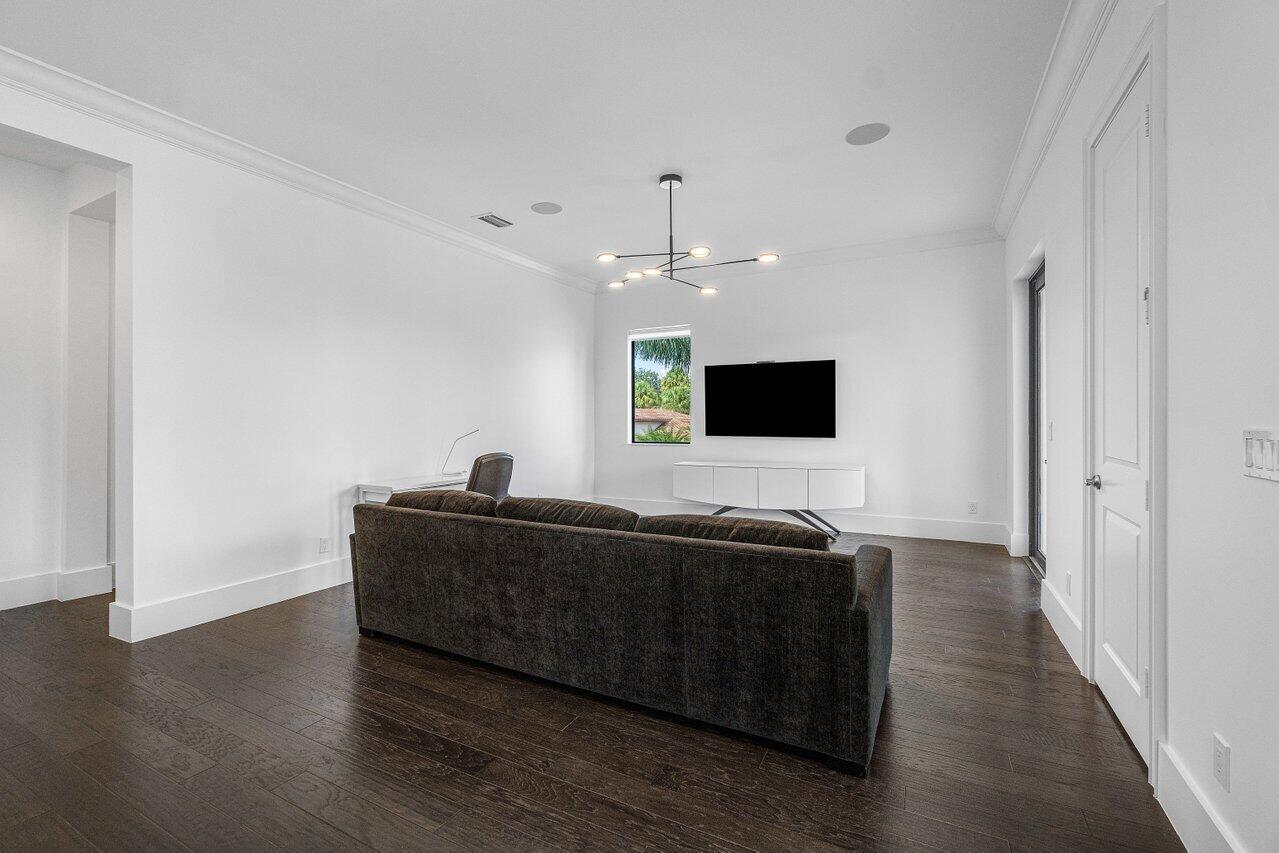 9065 Pintura Way