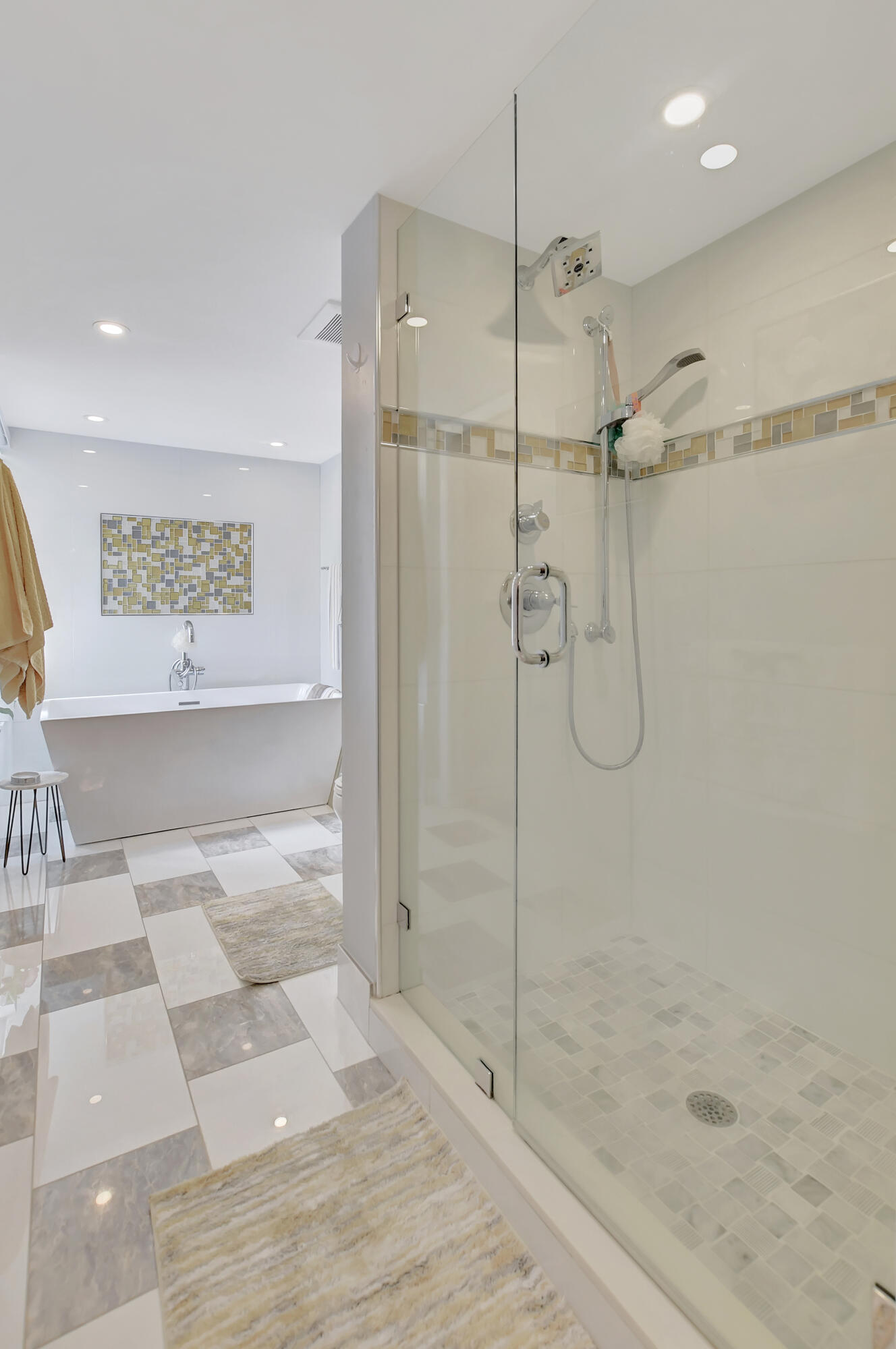 5650 Camino Del Sol, 203