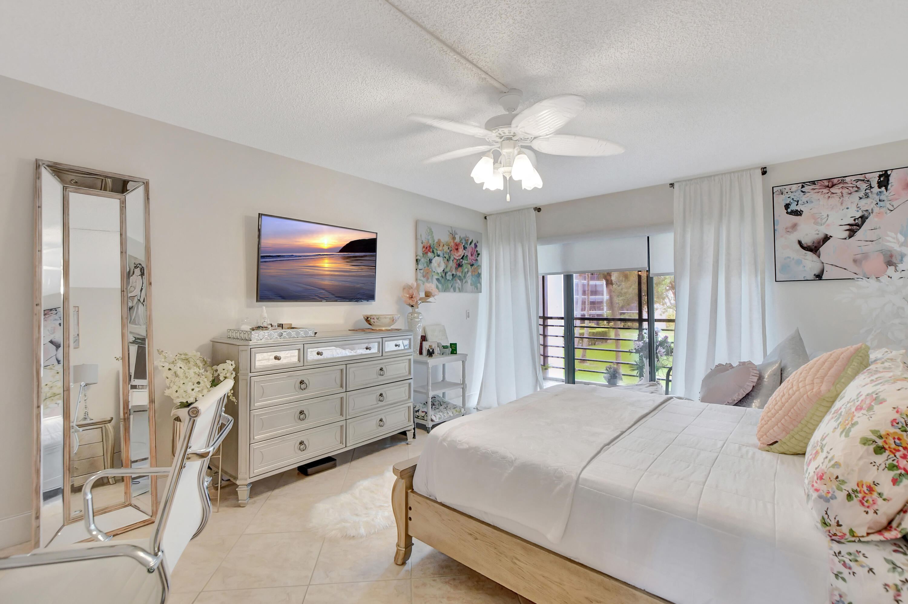 5650 Camino Del Sol, 203