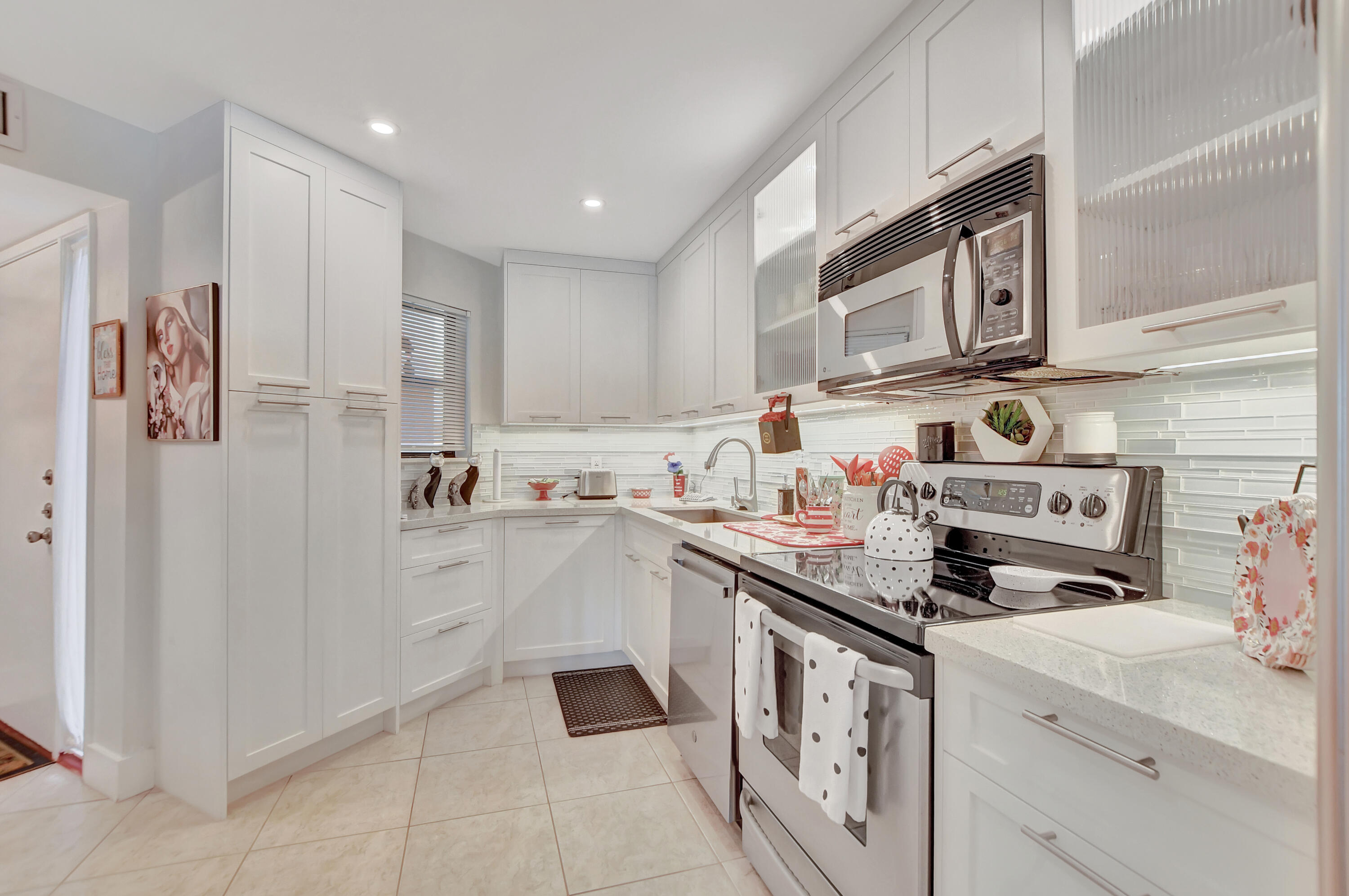 5650 Camino Del Sol, 203