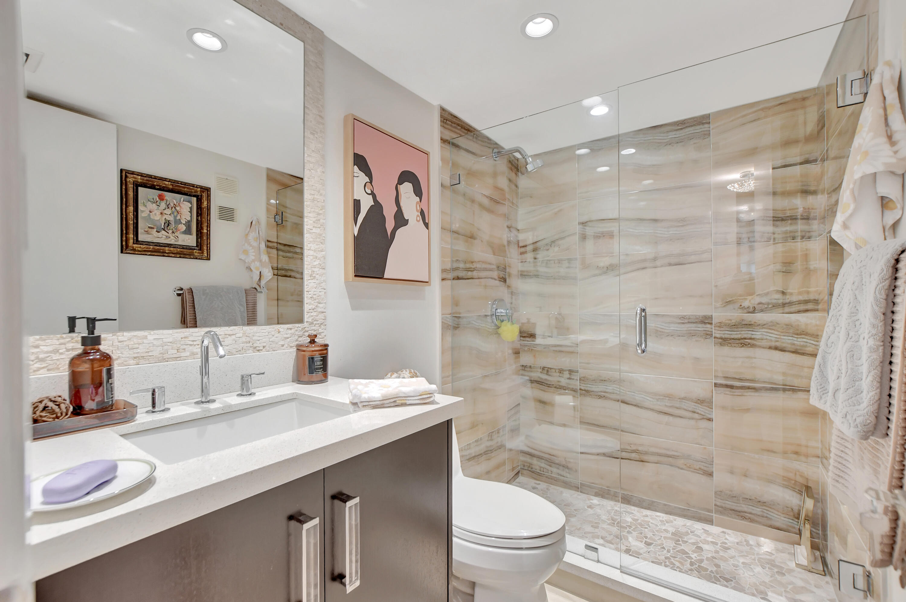 5650 Camino Del Sol, 203