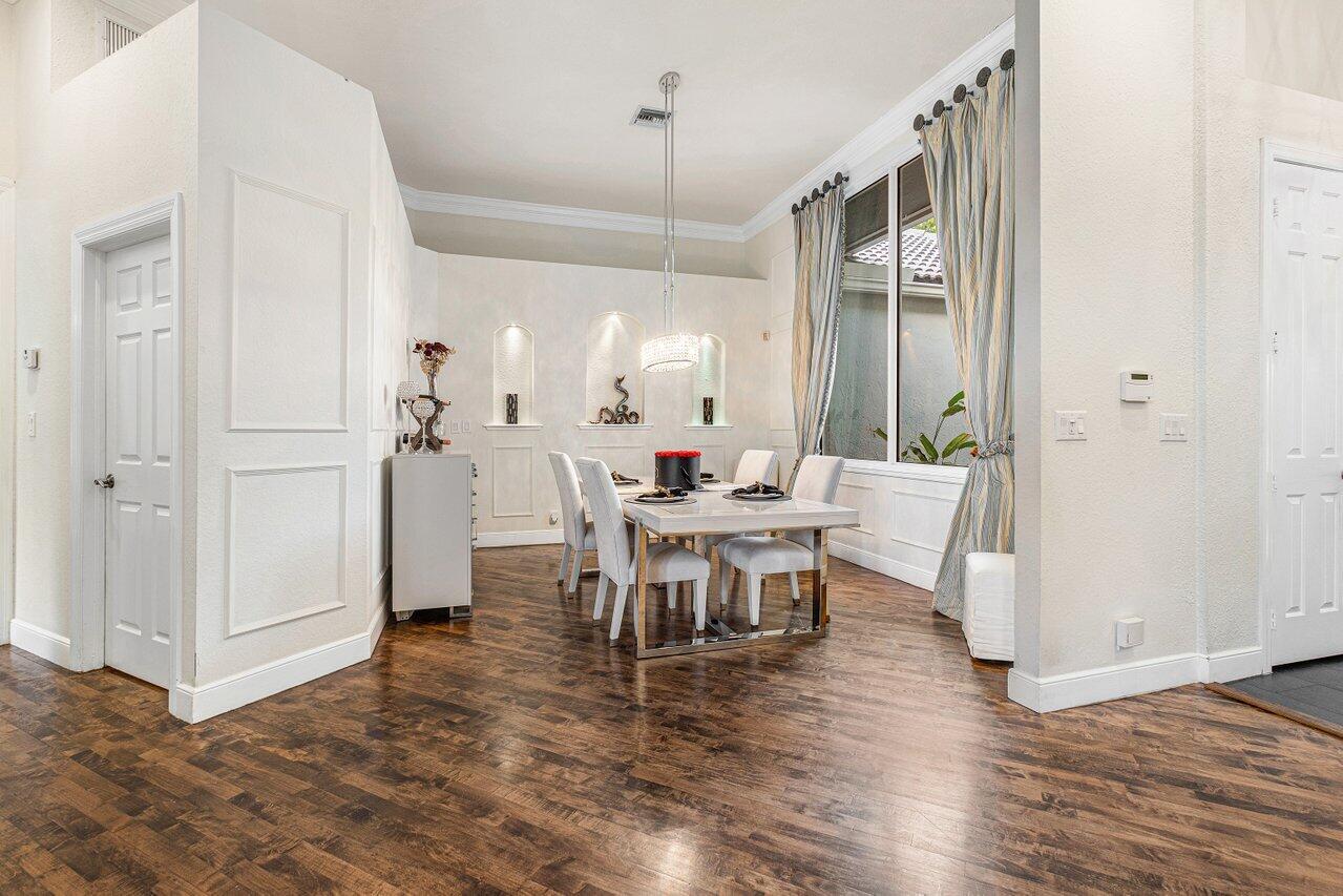 5761 Paddington Way