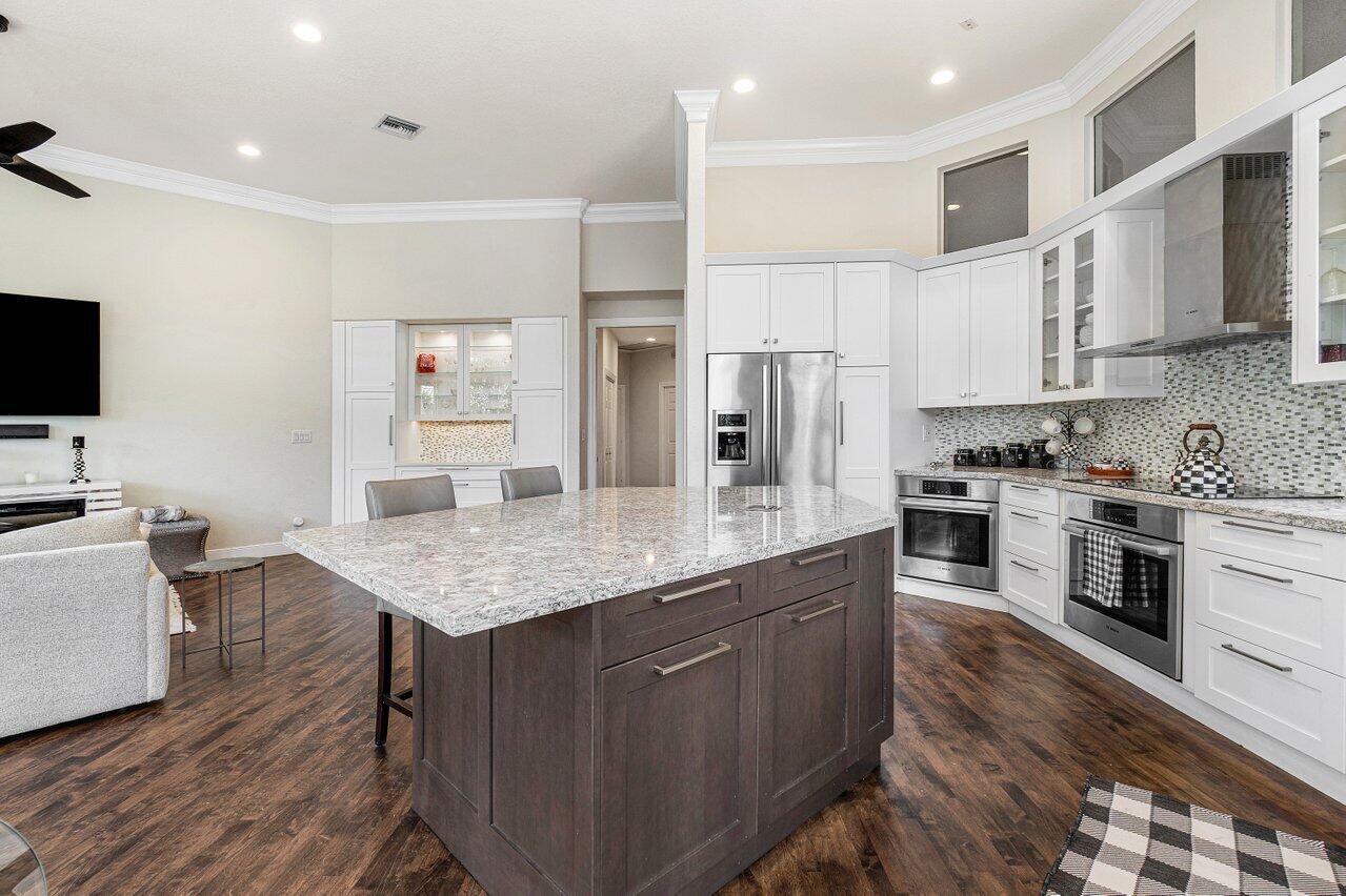 5761 Paddington Way