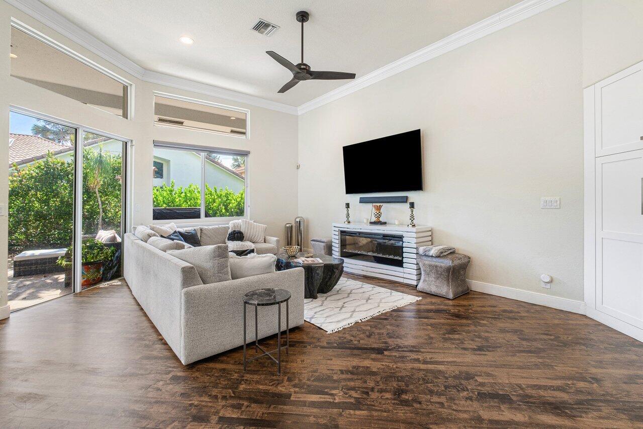 5761 Paddington Way