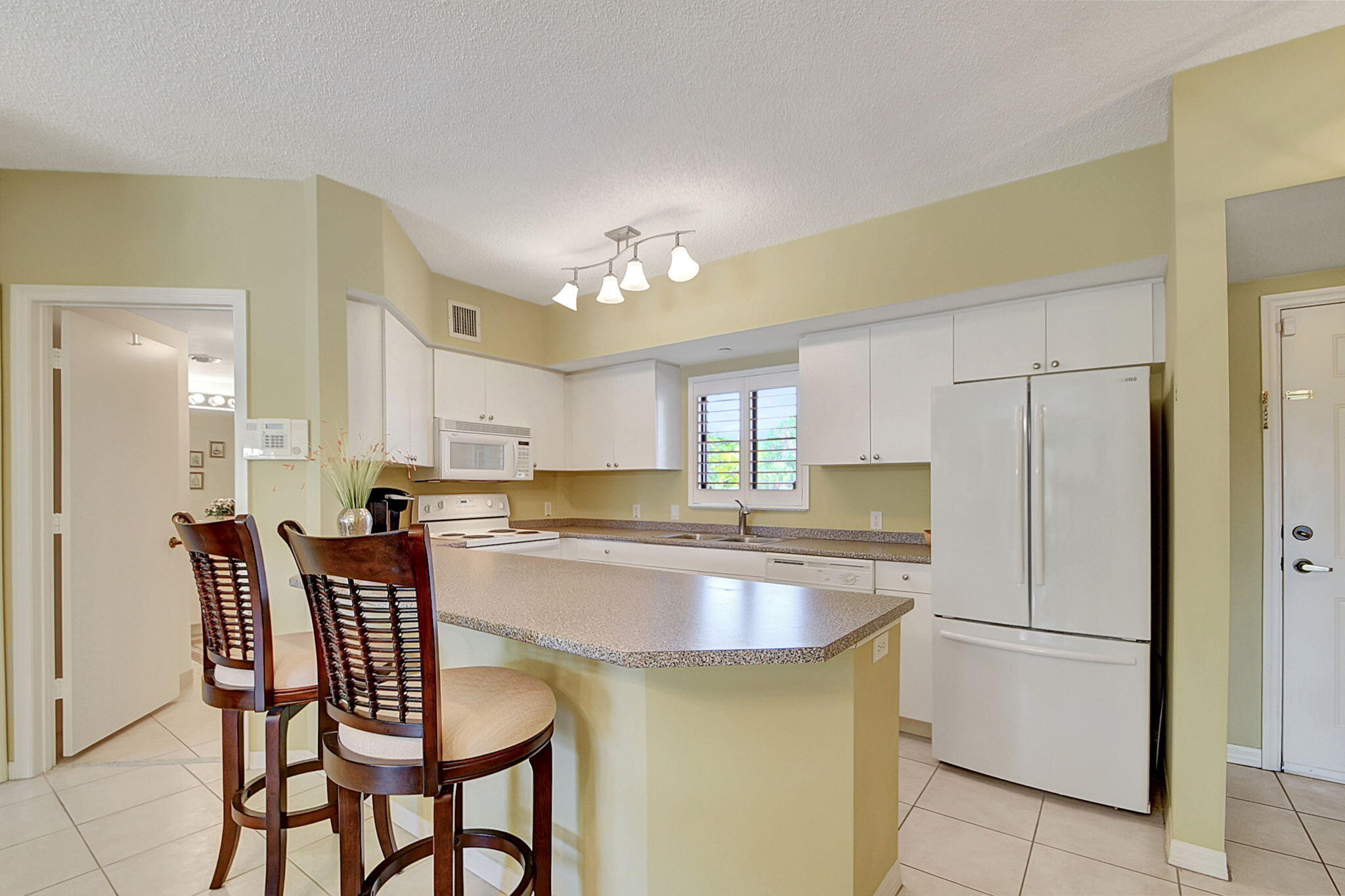 2105 Lavers Circle 202